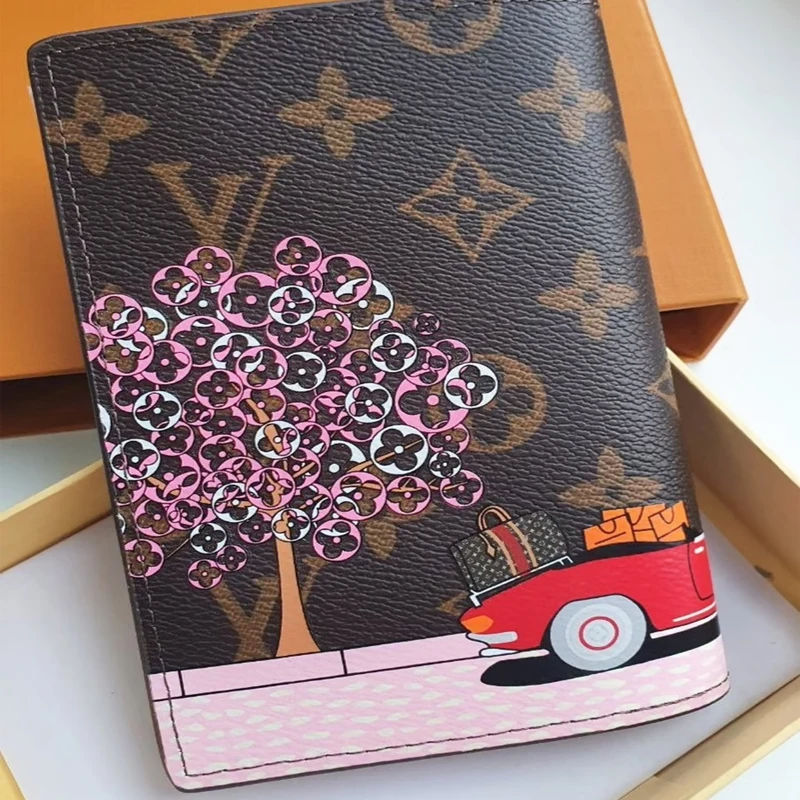 Обложка для паспорта Loui vuitton мода 2022 |