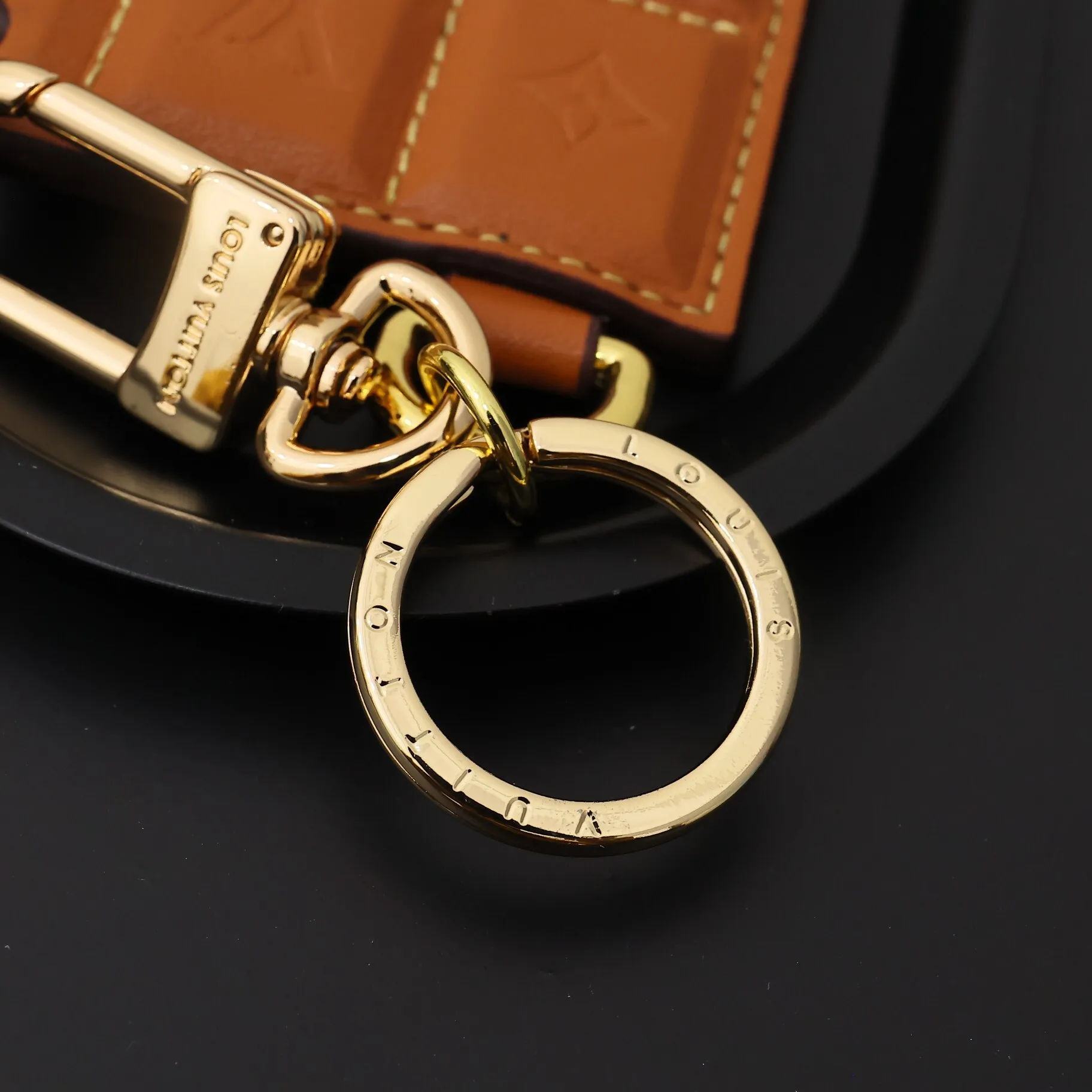 копия 1: 1 Ювелирный Брелок LV Louis Vuitton CHOCOLATE BAR FIGURIN
