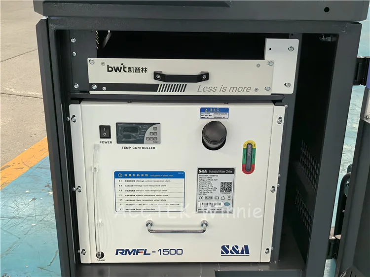 Волоконный лазерный очиститель шириной 270 мм для удаления ржавчины с металла 1500