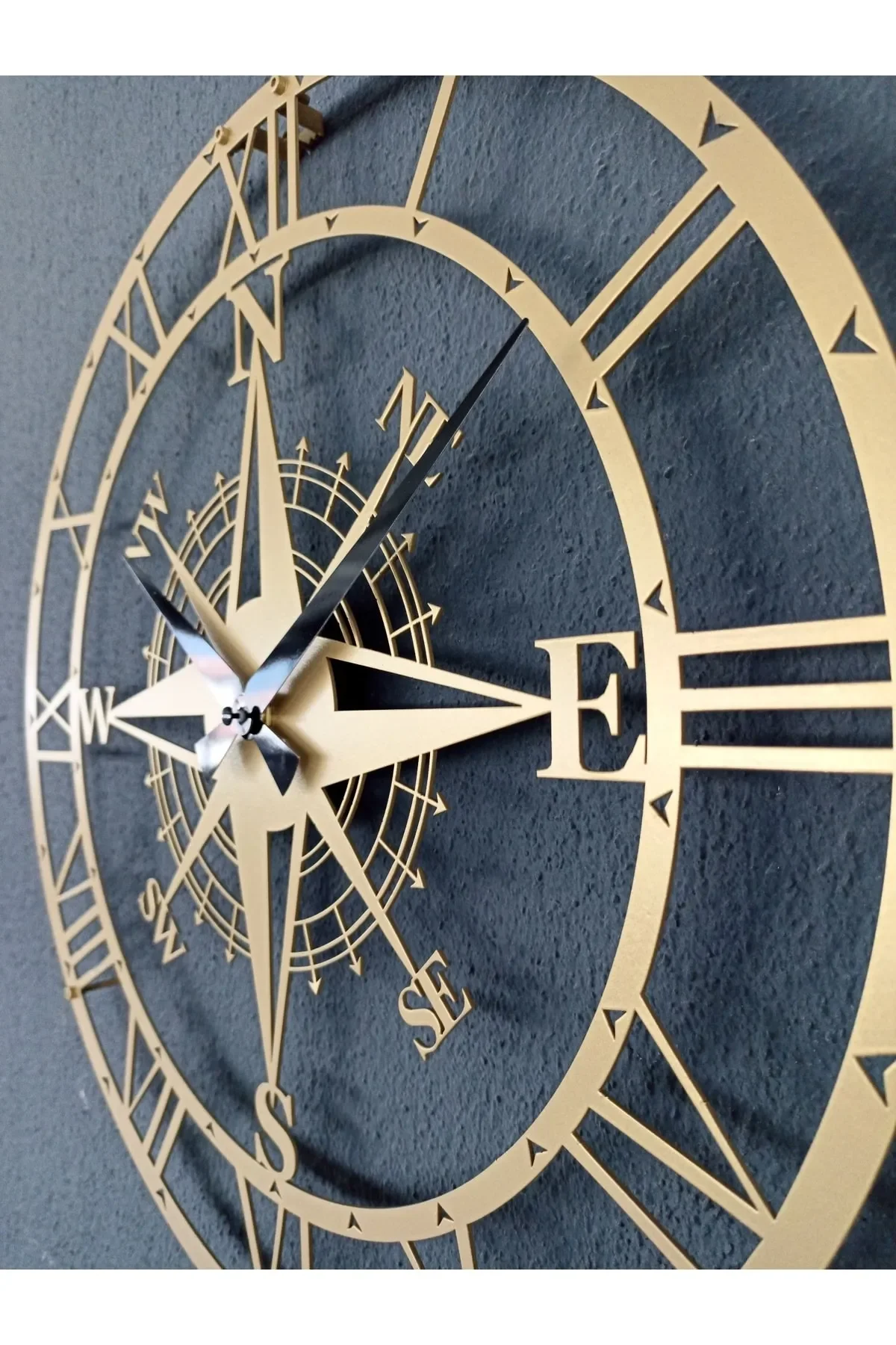 

Современные металлические золотисто-черные настенные часы для украшения дома и сада, толщина 1,5 мм, 40x40 см