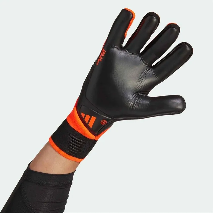 Рисунок 2 - Вратарская перчатка Adidas Predator
