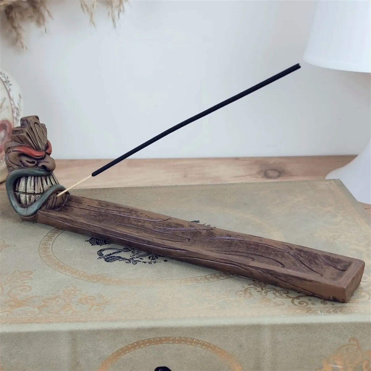 

Флюоресцентная лампа, интересная дизайнерская продукция, качественные скульптуры ручной работы