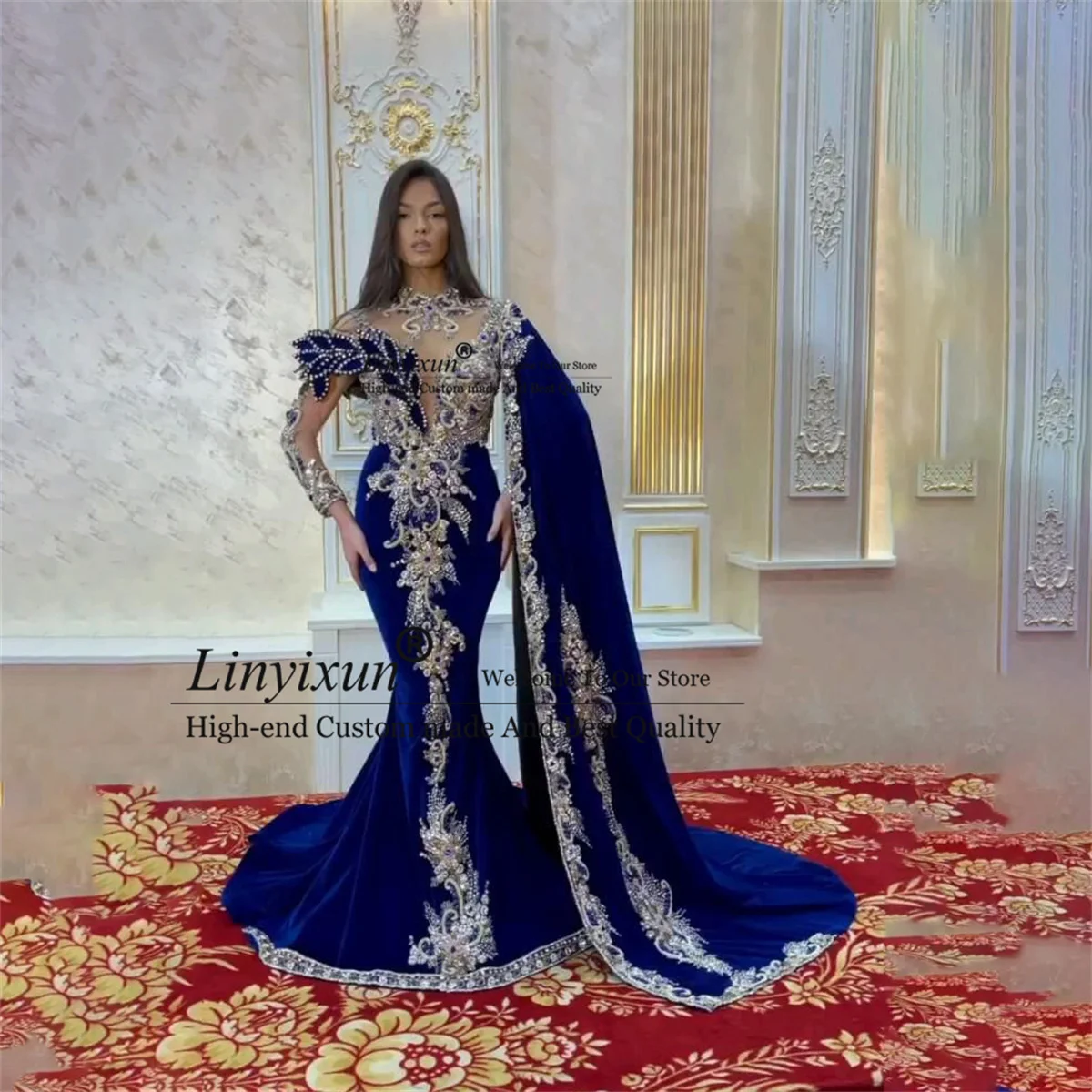 Женское вечернее платье-русалка с бусинами и накидкой