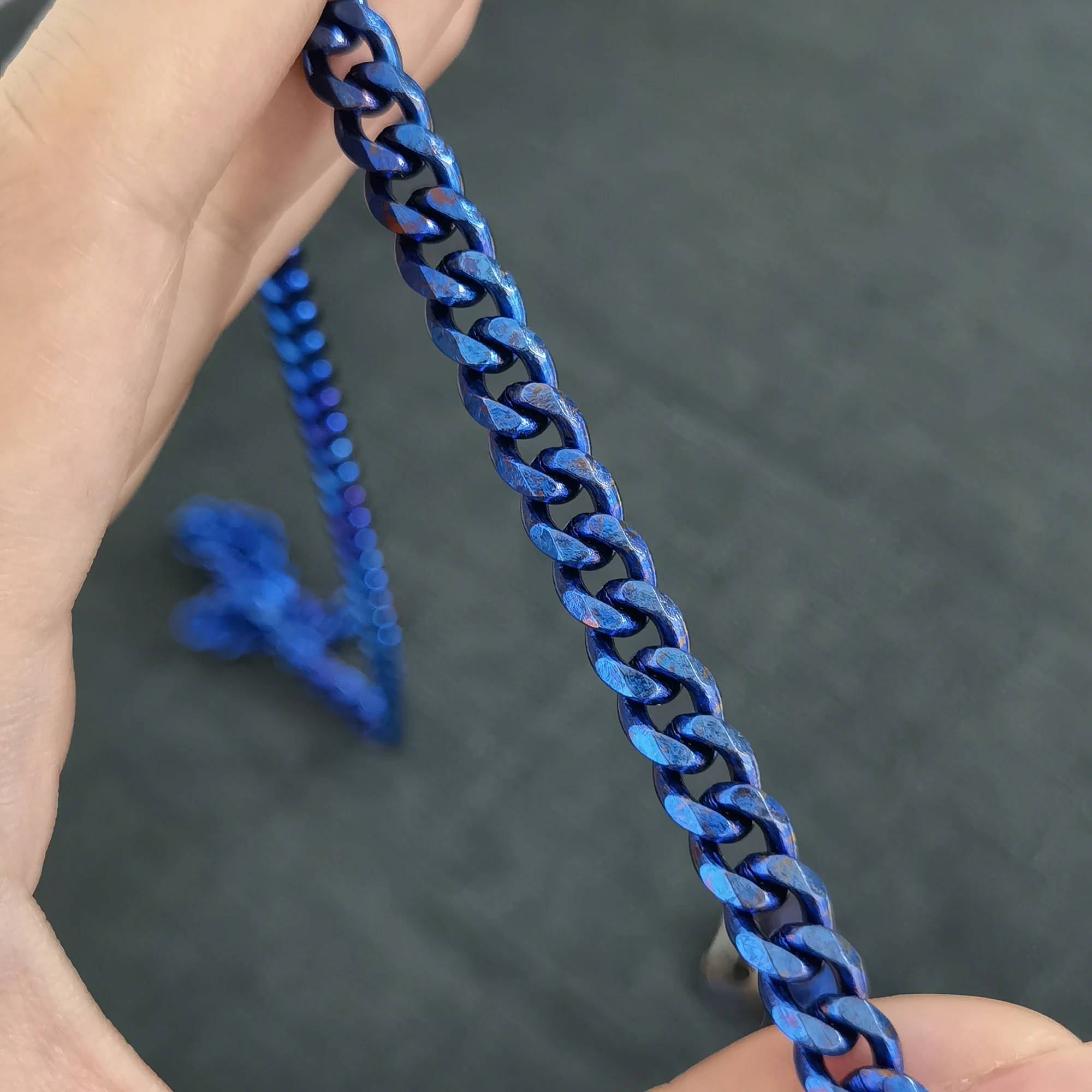 Collar de titanio Genue para hombre y mujer, cadena de titanio de 7,0 MM de ancho y 60 Cm de longitud, estilo Hip Hop, color azul llama única