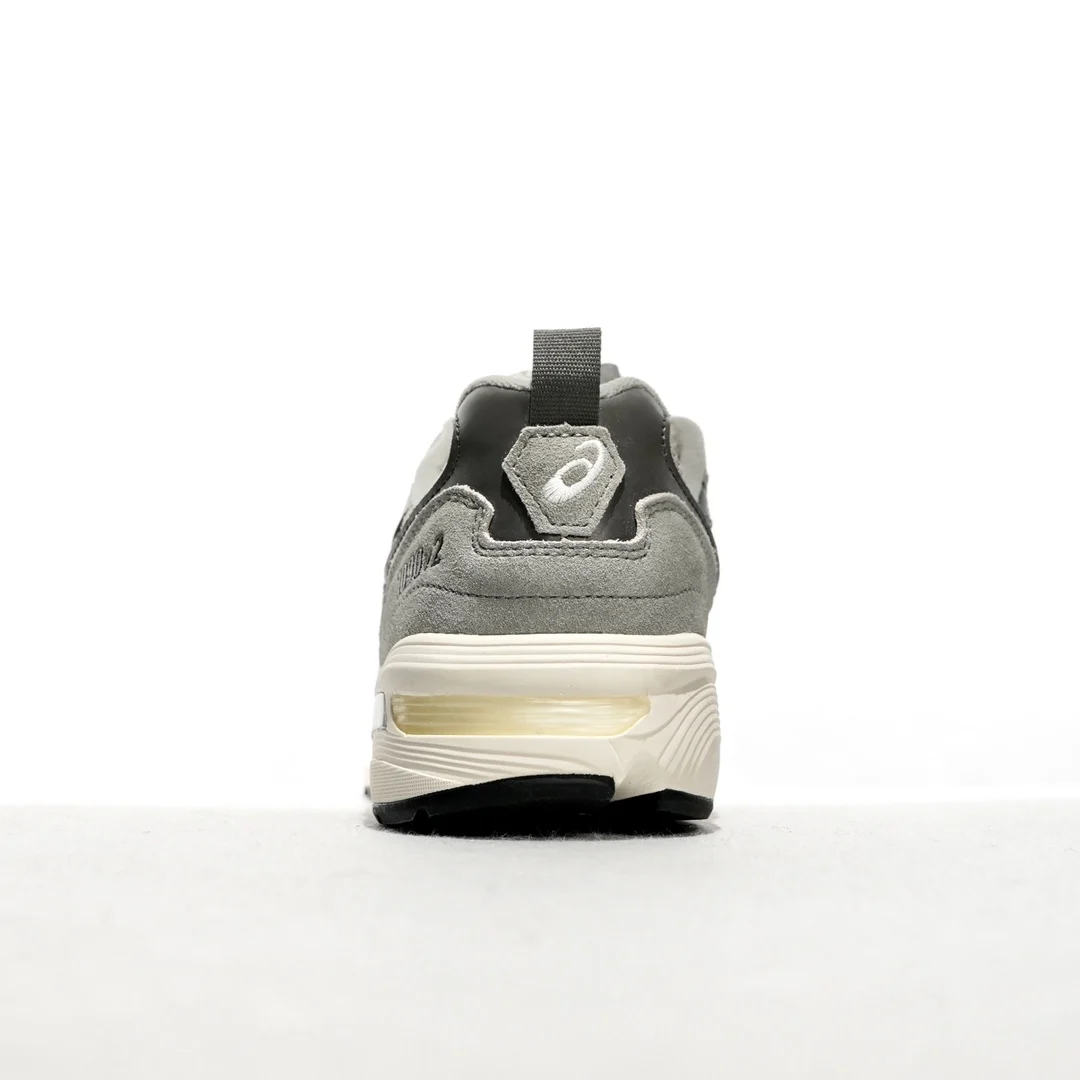 Мужская и женская спортивная обувь Asics