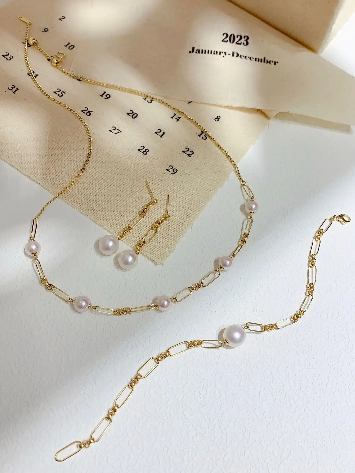 Набор украшений MADALENA SARARA из золота 18 К с круглой цепочкой и пресноводным жемчугом