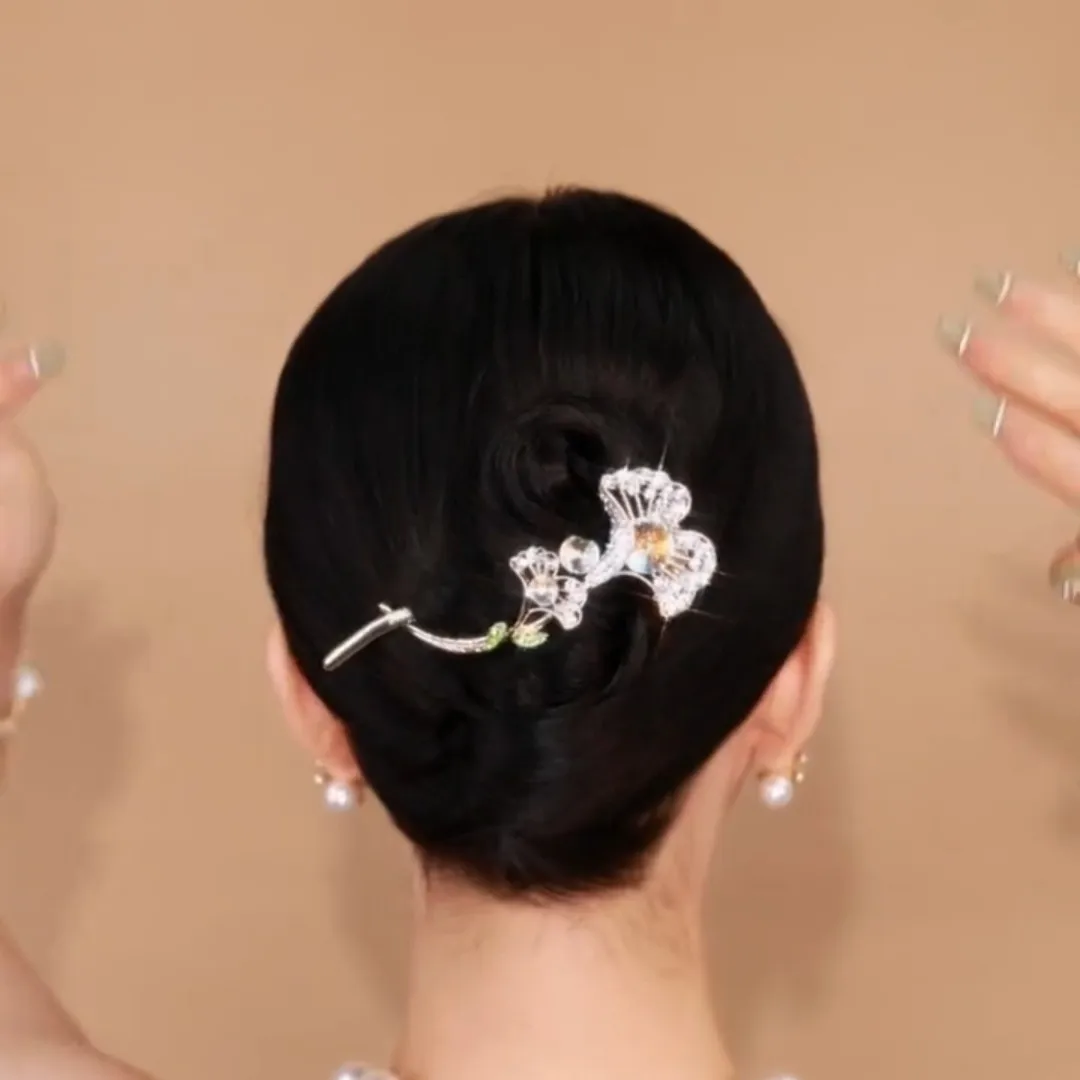 Delicate and Elegant Scalloped Hair Clip Brass Alloy Inlaid Rhinestone Headdress OL Lady Hair Accessories Clips for Women