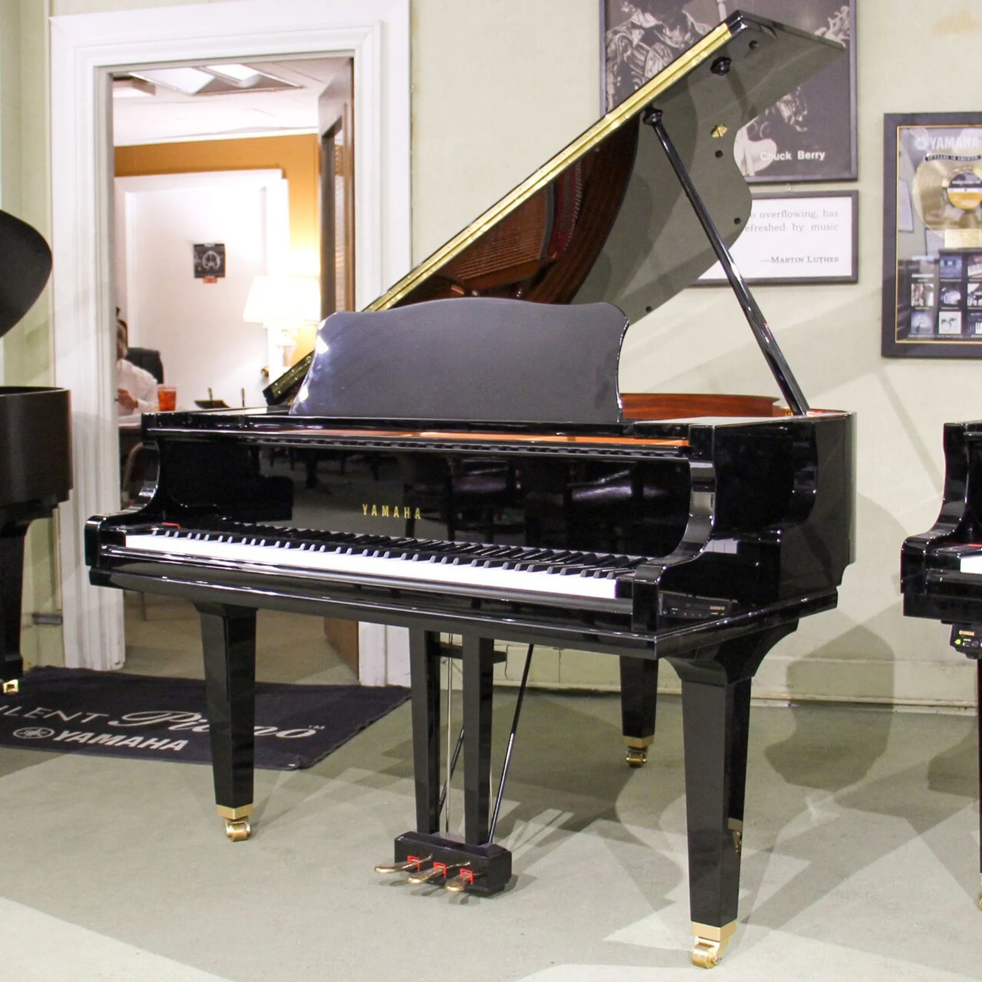 100% официальное акустическое фортепиано