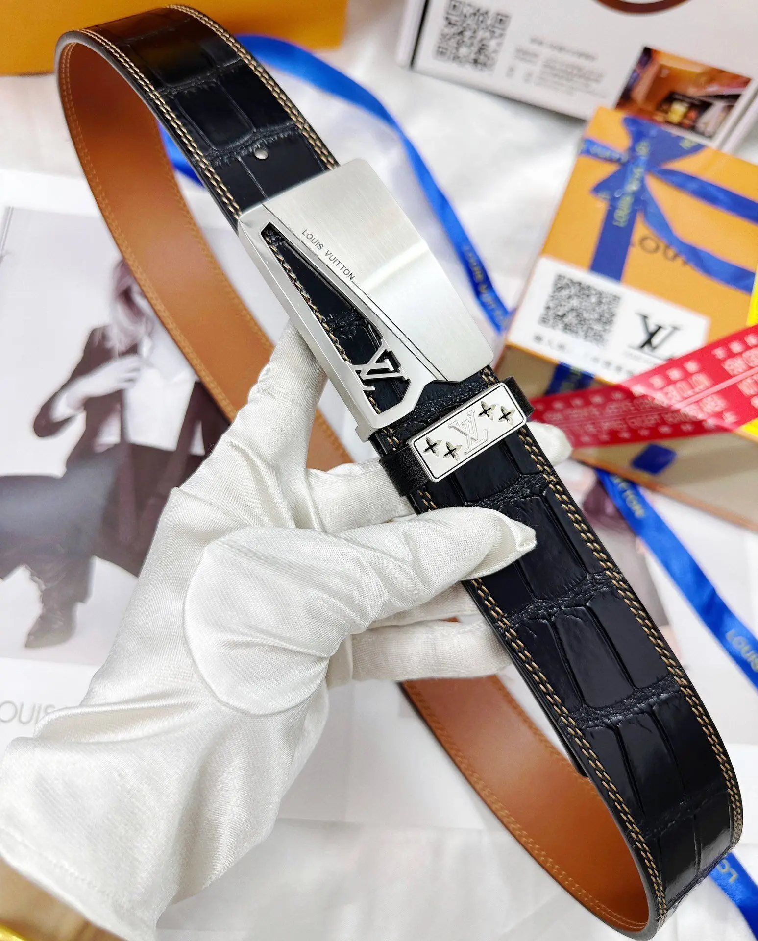 точная копия 1:1 Модный Резной Ажурный Дизайн В Стиле Louis Vuitton Стальная Пряжка Новый Из КроКодиловой Кожи Копия КлассичесКих Моделей Унисекс