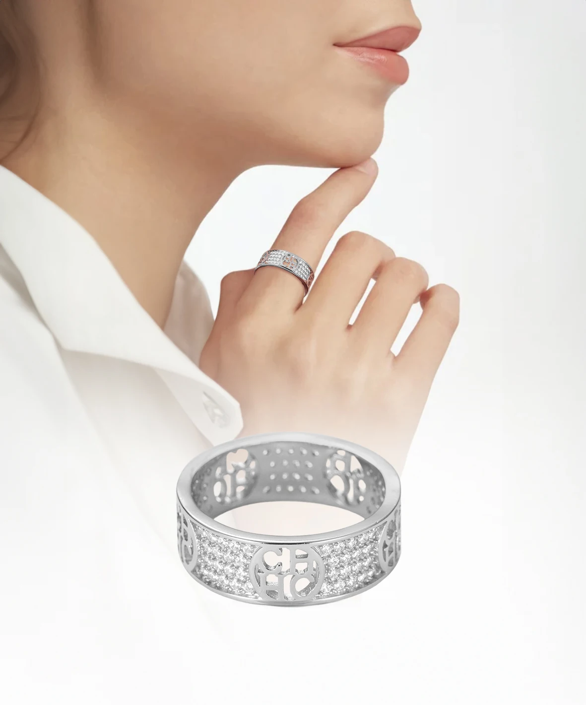 Женское кольцо с геометрическим рисунком Серебряного и золотого цвета