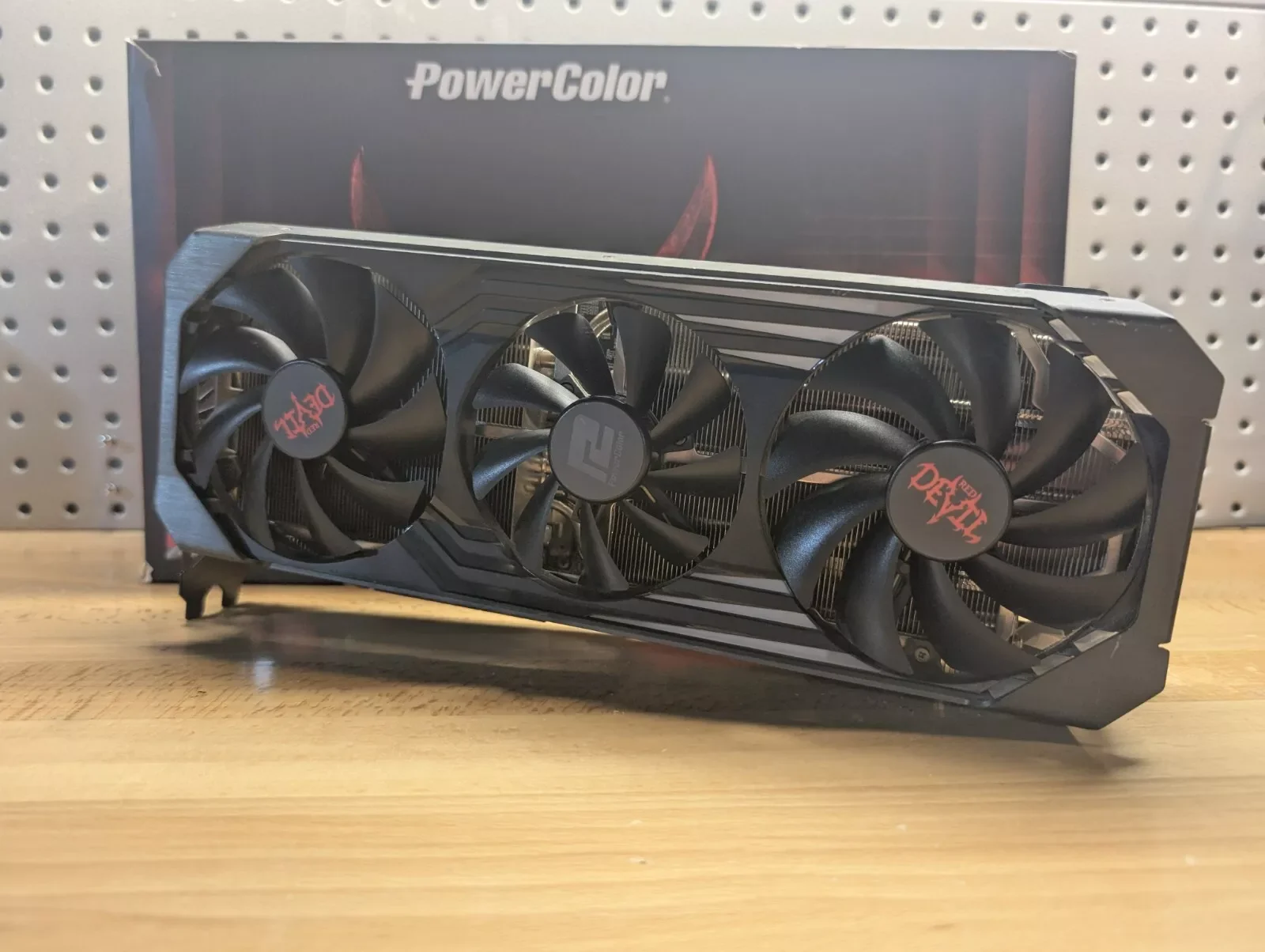 Фото Бывшая в употреблении видеокарта PowerColor Radeon RX 6950 XT 16GB Red Devil GDDR6 №2