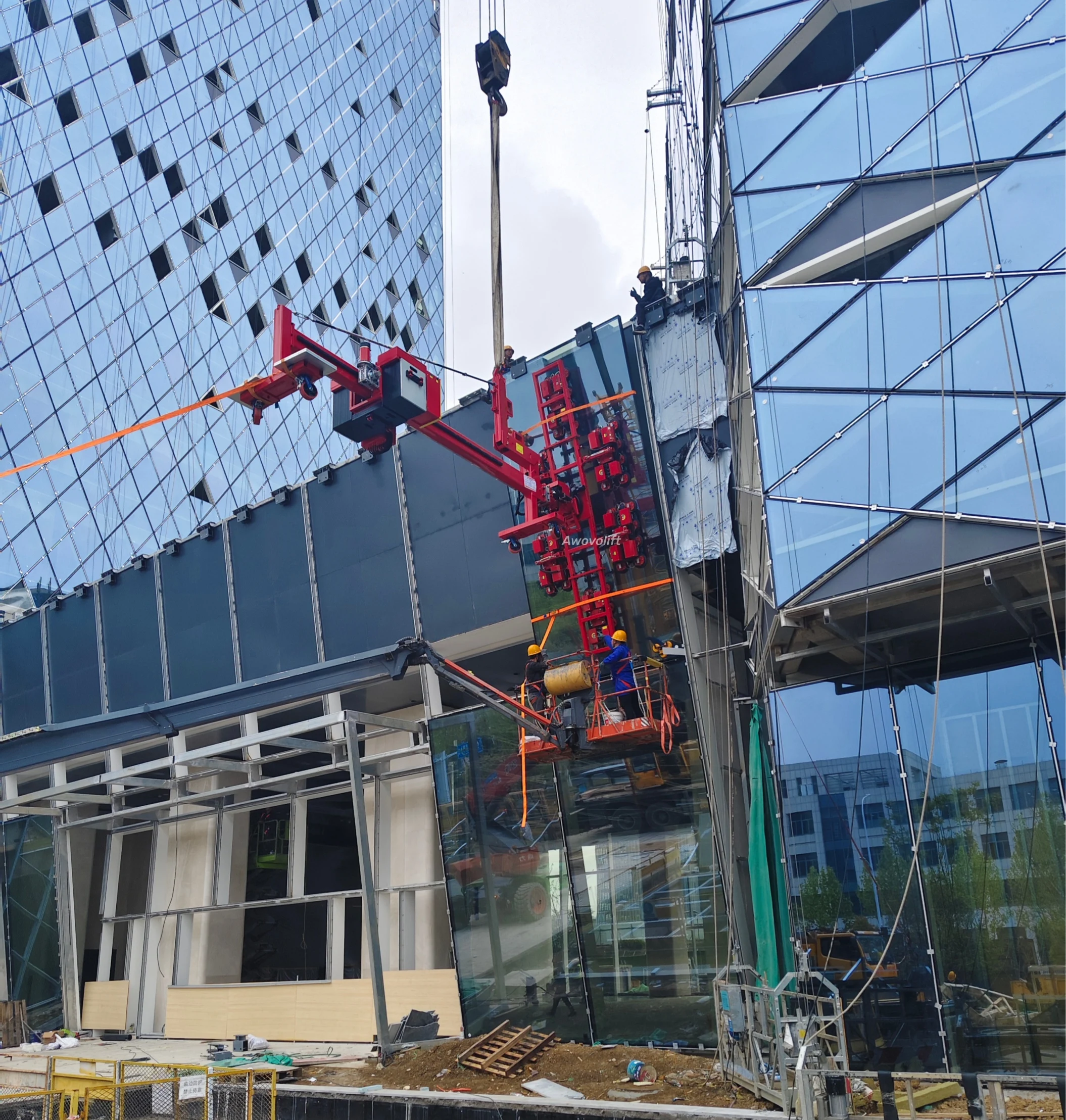 Фото Вакуумный подъемник Awovolift Counterbalance на 3 тонны для изогнутого и плоского стекла, для переворачивания и вращения, установки остекления фасадов под карнизом, CE №5