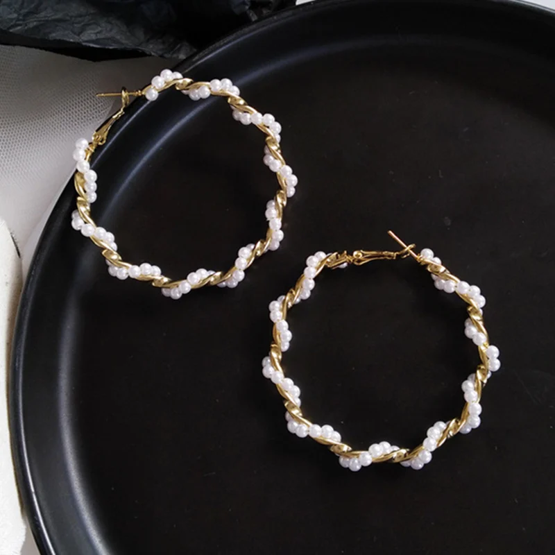 

Fashion Creative Luxurious High-end Sense Personality 18k Gold Plated Pearls Wrapped Around Large Hoop Earrings Female Jewelry