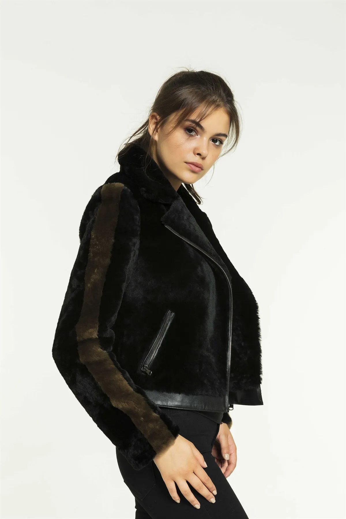 Women's Sports Black Shearling Leather Jacket Genuine Lambskin Plush Soft New Year Fashion Casual Wear Design Coats Keep Warm