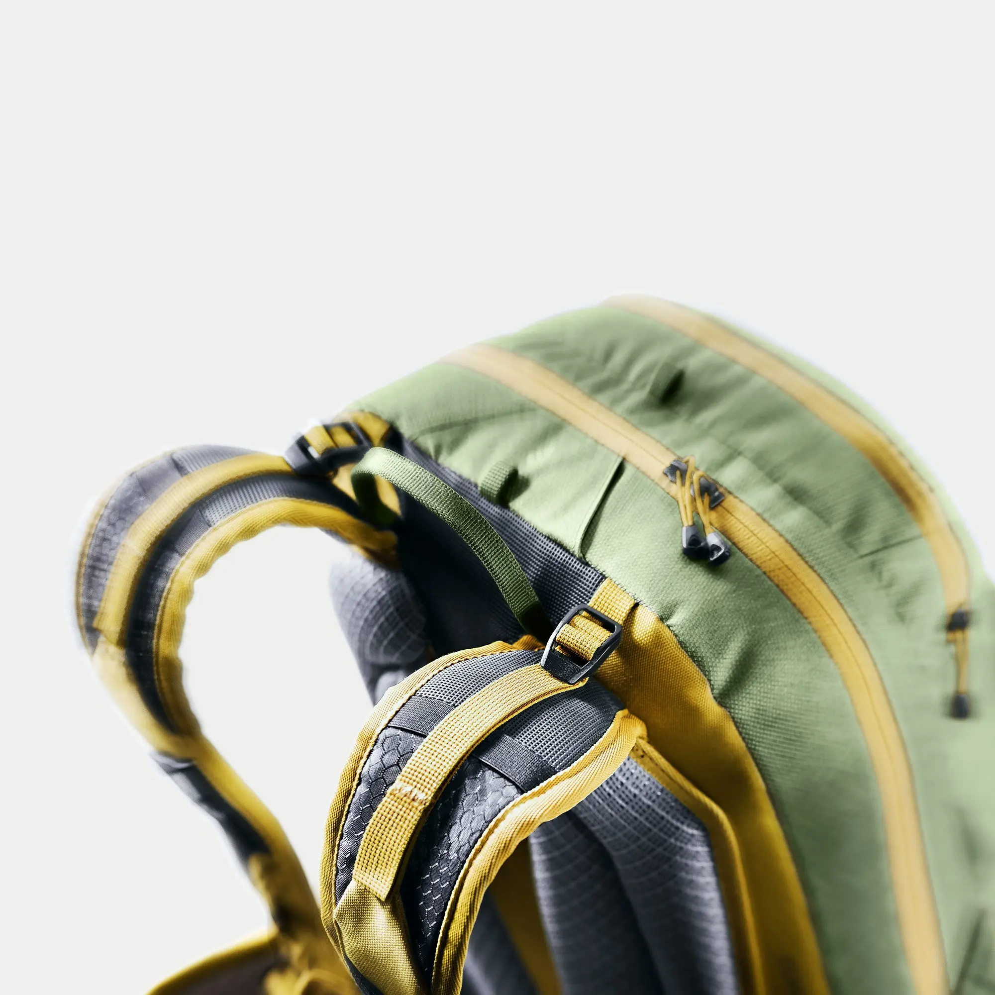 Рисунок 3 - Рюкзак Deuter Attack 16 khaki-turmeric