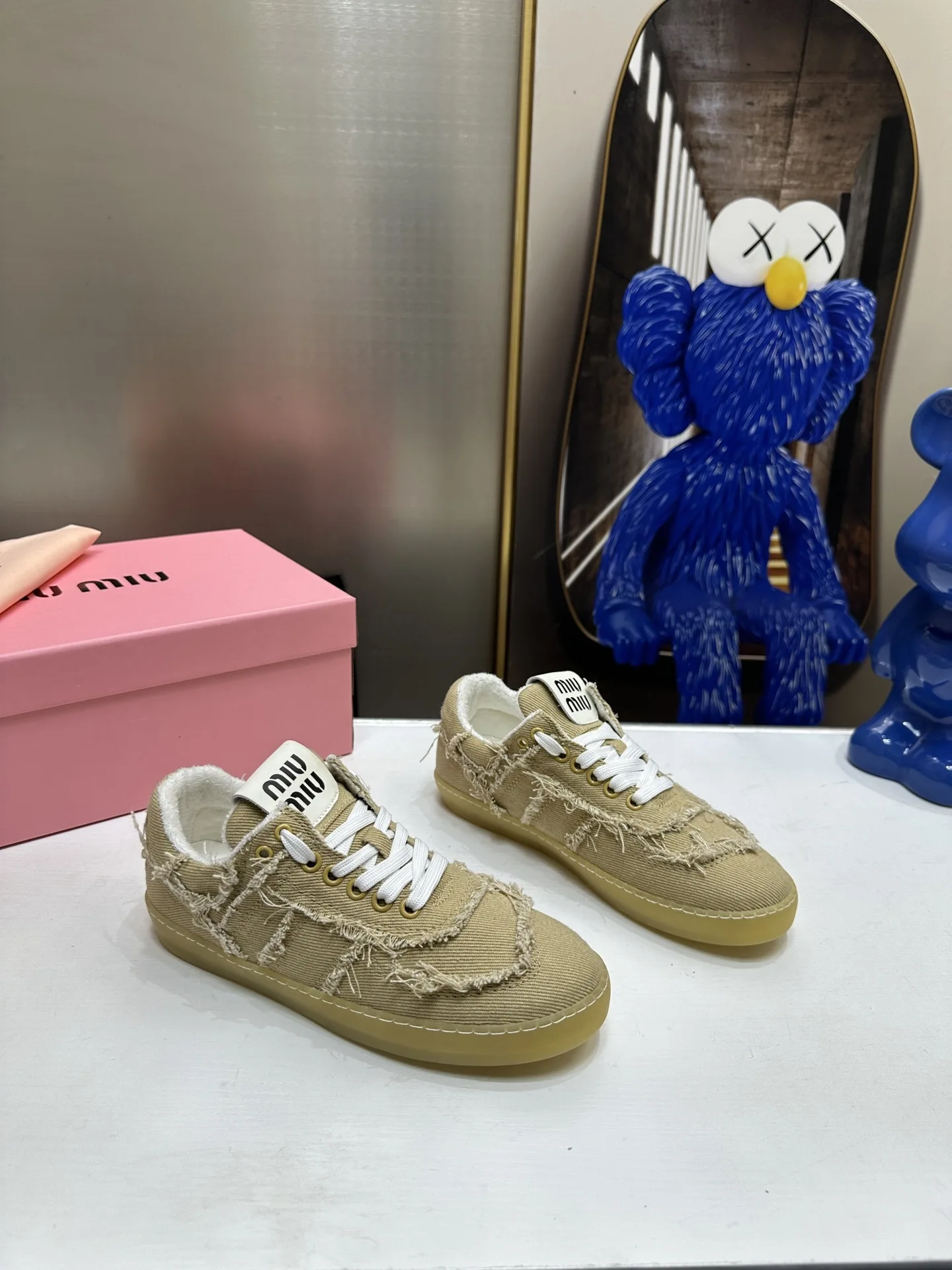 Кроссовки Miu - это новая легкая воздухопроницаемая повседневная бизнес обувь