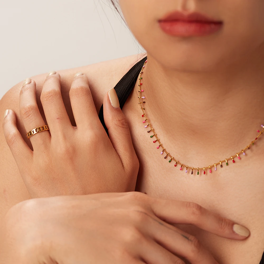 Ожерелье из нержавеющей стали с разноцветной эмалью и кисточками