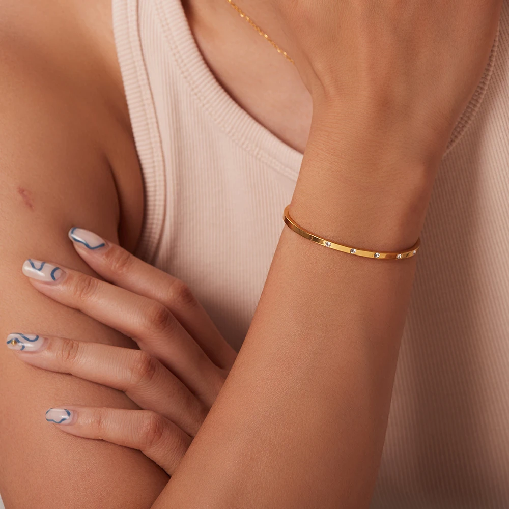 Недорогое ювелирное изделие из 18-каратного золота тонкий Штабелируемый