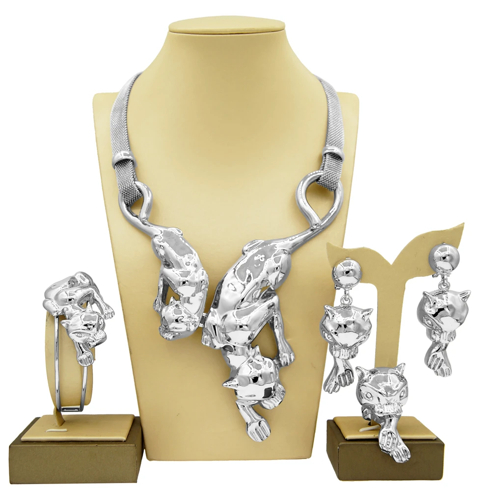 Комплект из колье серёг и браслета с позолотой