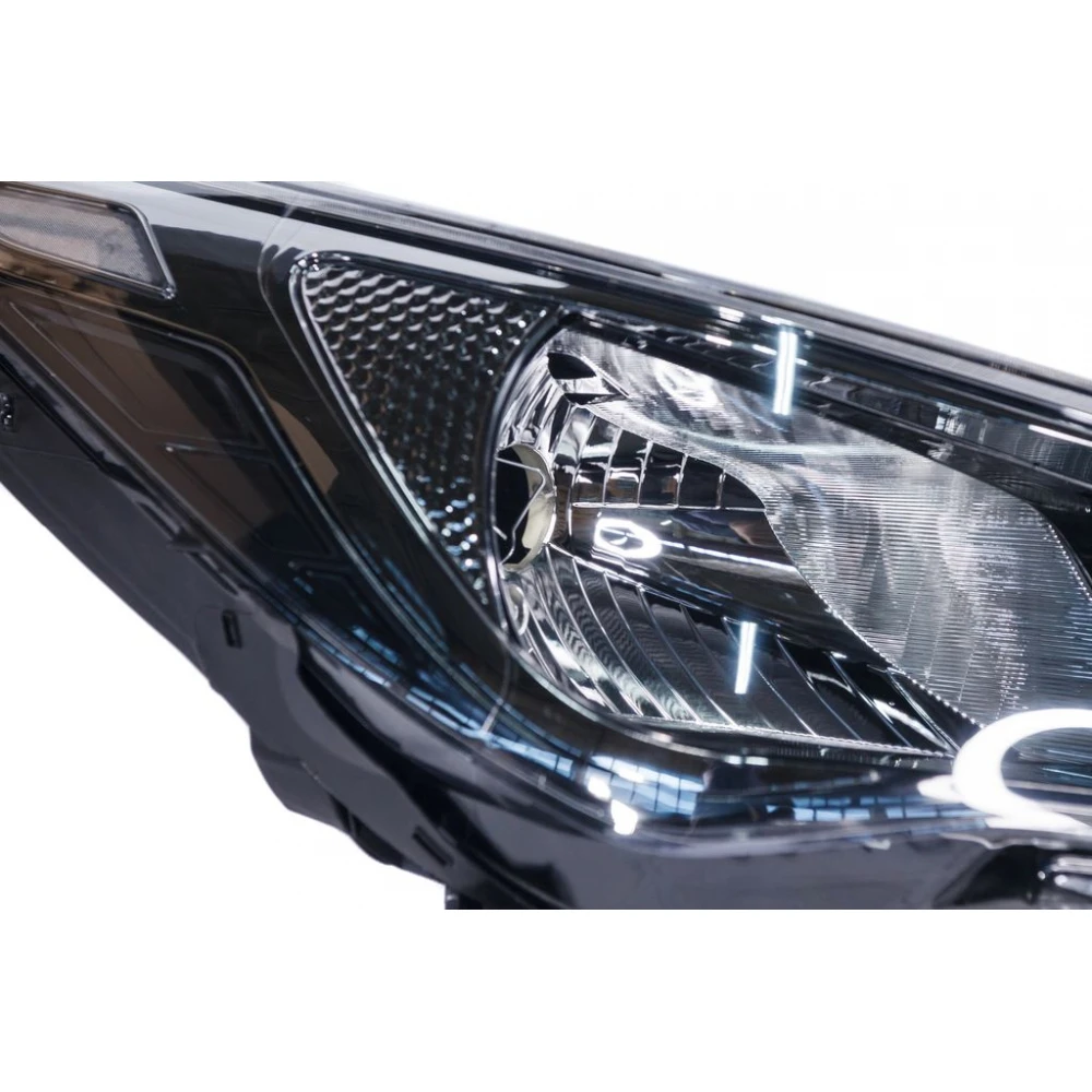 Солярис ставим рестайлинговые фары. Hyundai solaris 2012 фары галоген. Светодиодные лампы h4 на солярис. Линзы на хендай солярис 2. Галоген на солярис.