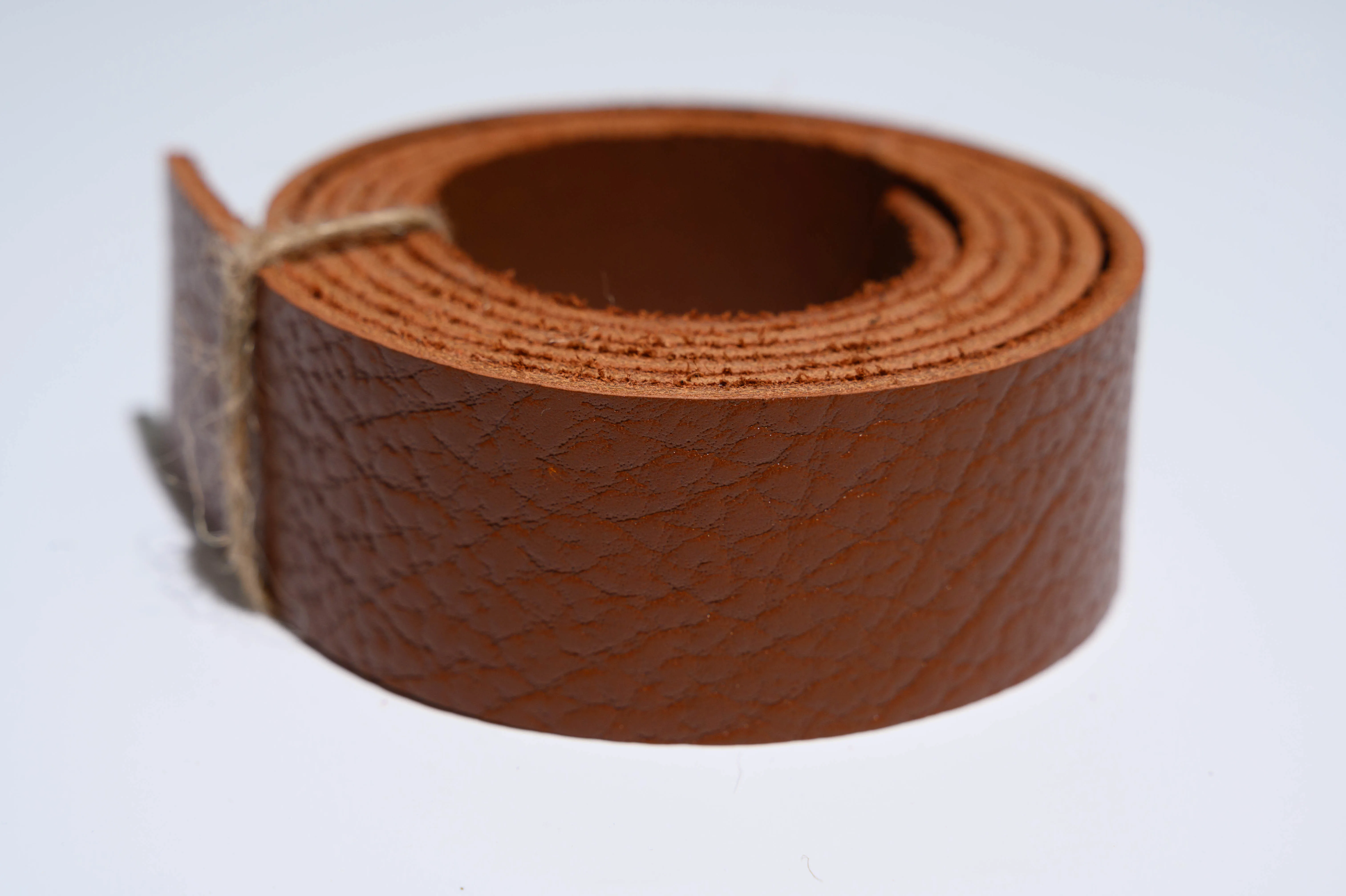 Ременная заготовка 40мм. Ременные заготовки. Ременные заготовки из кожи 20мм. Ременная заготовка кожа 20 мм. Ременные заготовки из натуральной.