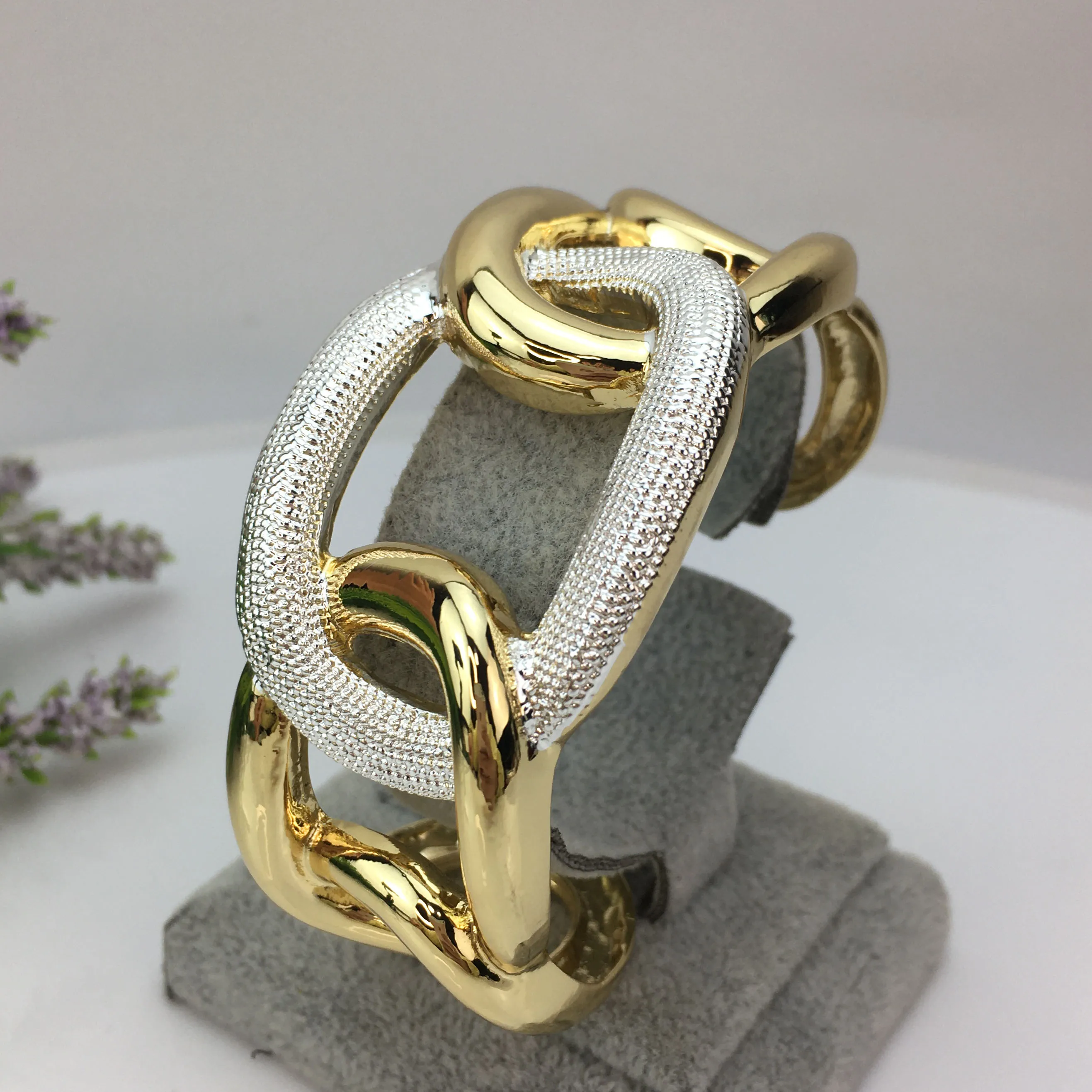 

Yuminglai Women's Big Bangle Dubai Jewelry Fashion Bracelet for Women Party Birthday Gift FHK10465