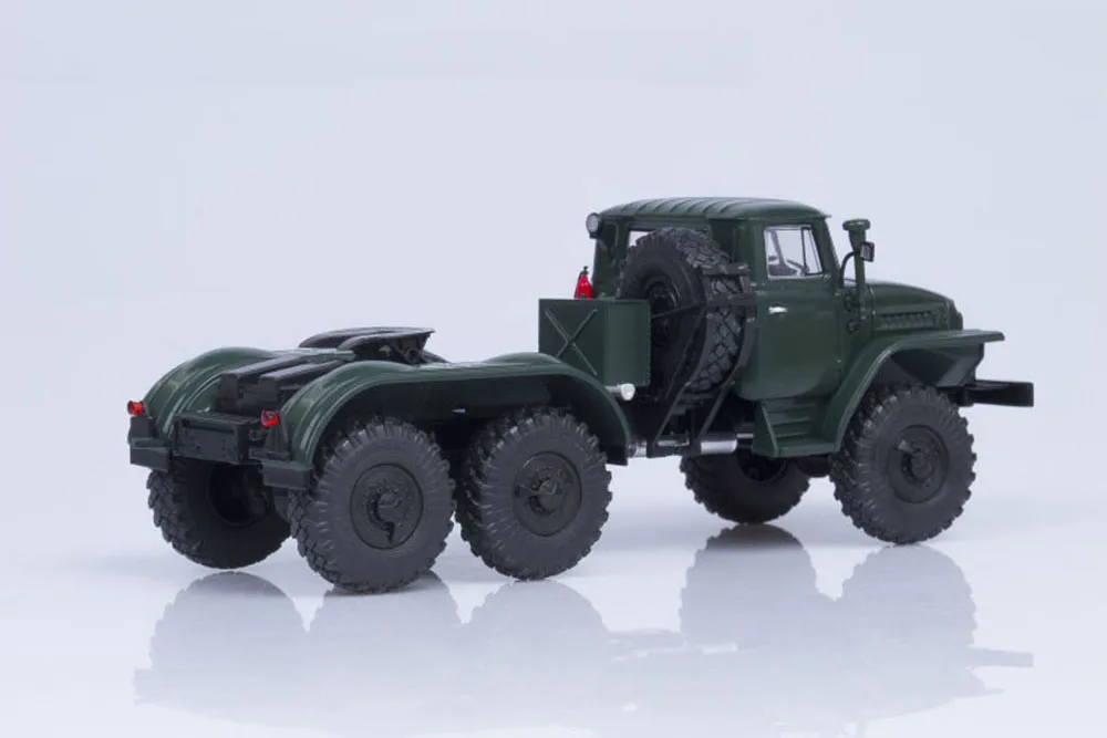 URALSKY TRUCK 375C K1 TOWNSHIP T. GREEN (USSR RUSSIAN) | УРАЛЬСКИЙ ГРУЗОВИК 375C-K1 СЕДЕЛЬНЫЙ ТЯГАЧ Т. ЗЕЛЁНЫЙ