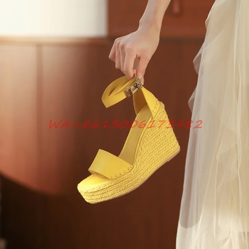 Босоножки женские кожаные на танкетке дизайнерские сандалии платформе с пряжкой