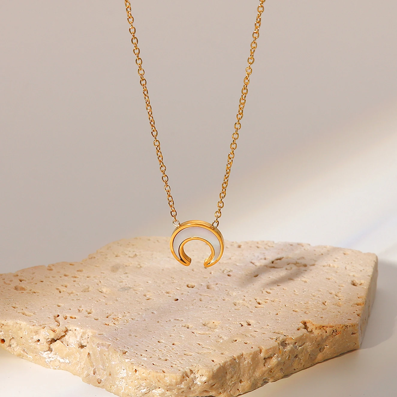 Ожерелье Uworld из титановой стали с белыми ракушками вечернее ожерелье подвеской в