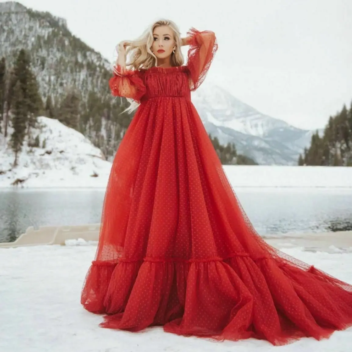 

Платье для беременных в горошек красное с длинным рукавом