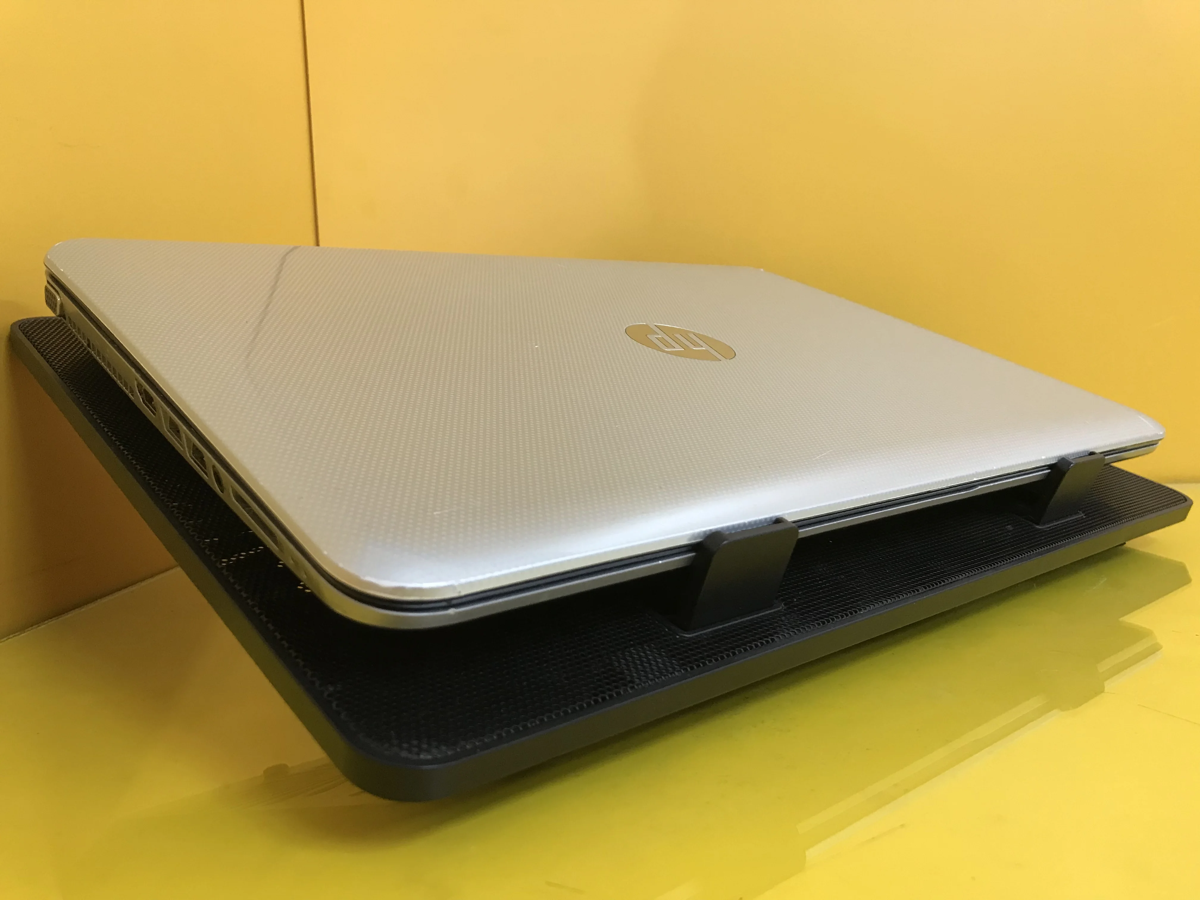 Laptop Ноутбук Б/У HP 15.6&quot 1366x768 Intel Core i5-3230M 3.20GHz AMD Radeon HD 8600M 4Gb HDD 250Gb |