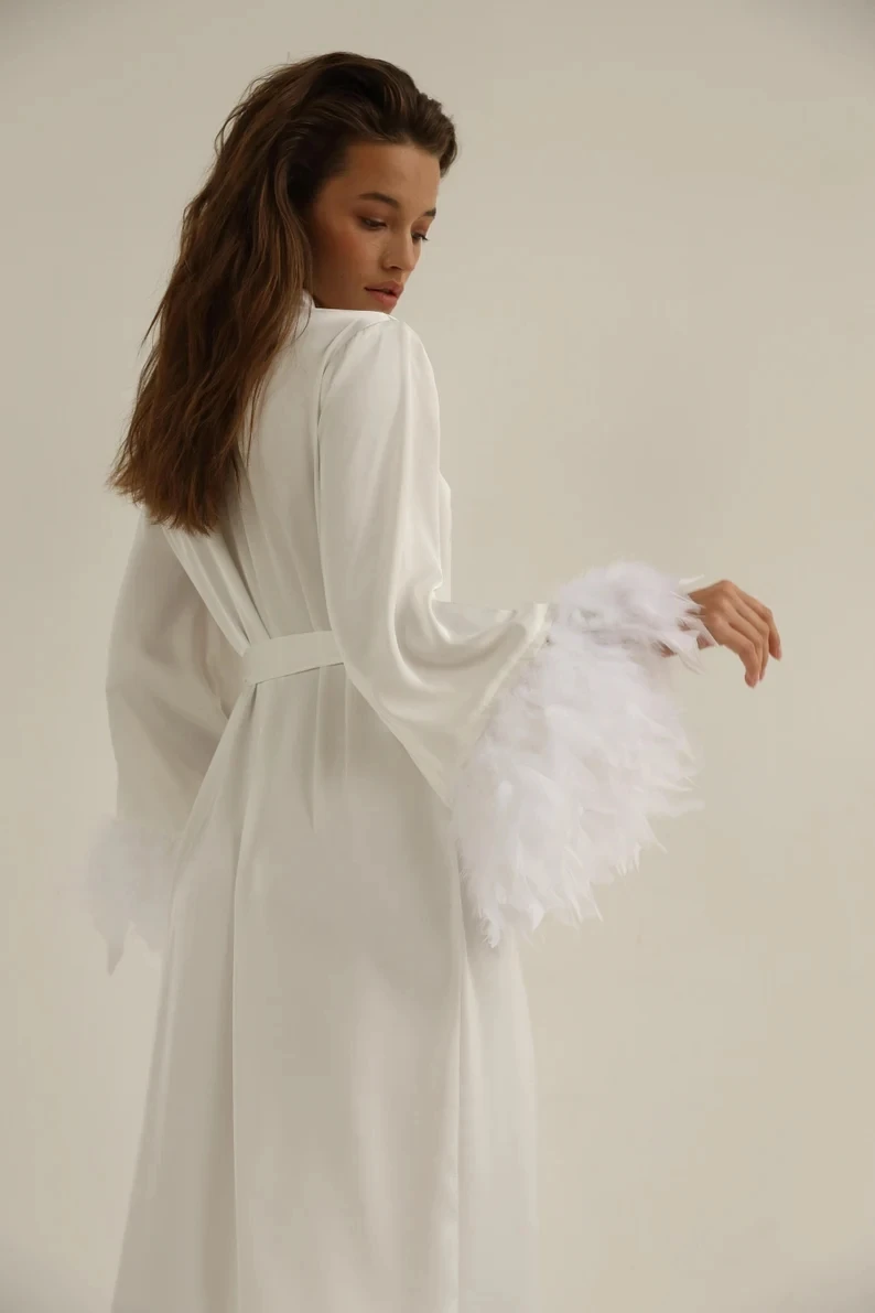 Robe with Feathers for Women Long Silk Robe Bridal Dressing Gown Bridesmaid Gift White Boudoir Wedding Satin Dress Solid Kimonos