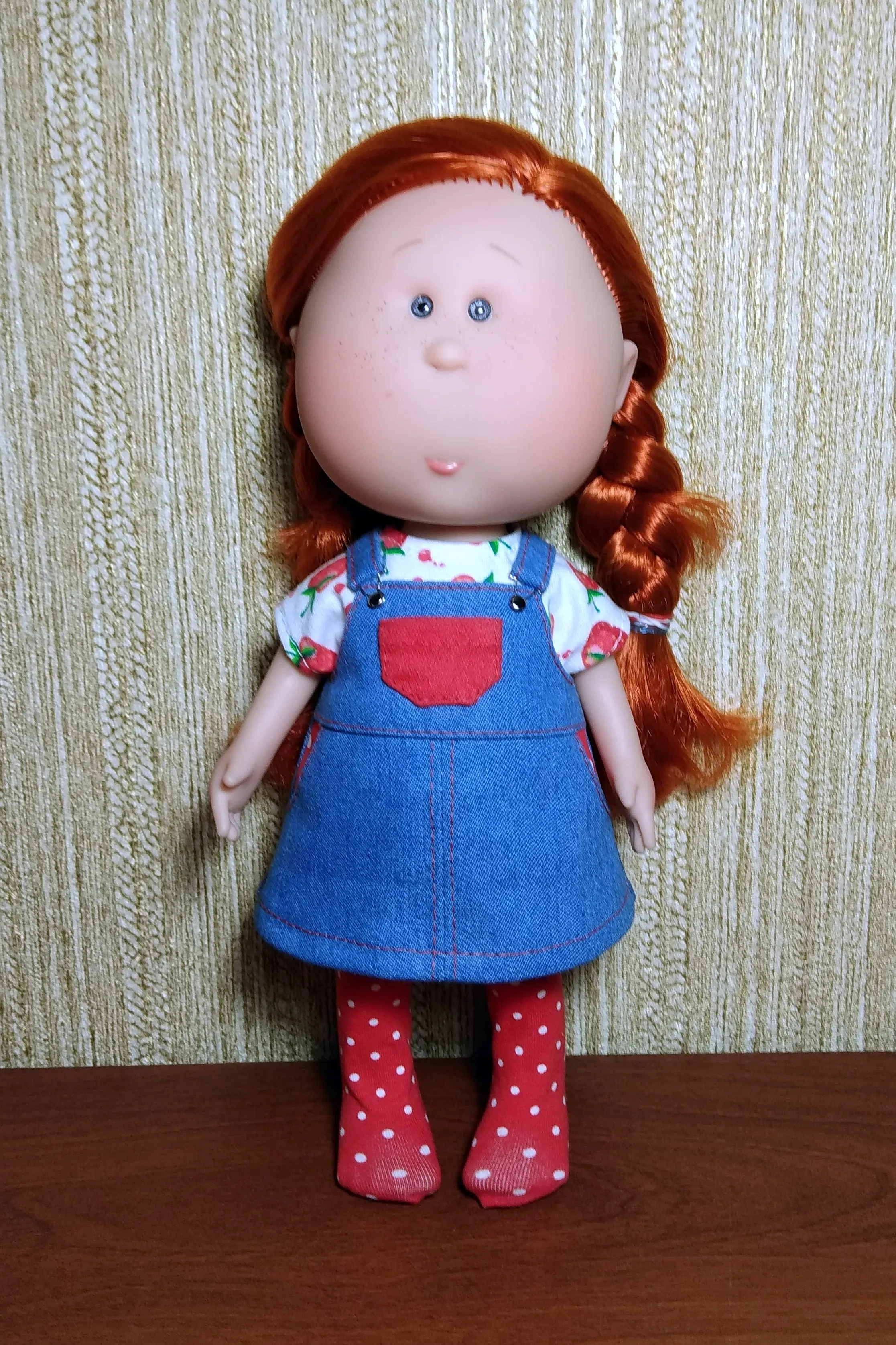 Комплект для кукол Mia Nines Donil ростом 30 см. Джинсовый сарафан+футболка+чулки+трусики.