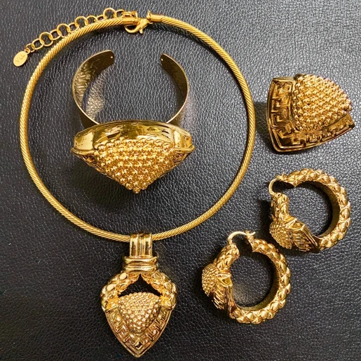 Фото Ювелирный набор Yulaili Heart Lock Greek Key: позолоченные украшения из сплава для свадьбы в нигерийском/дубайском стиле – колье, серьги, браслет, кольцо HK0056 №1