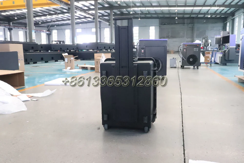 Фото Портативный волоконный лазерный очиститель Maxcool в кейсе, 1200 Вт/500 Вт, для напряжения 110 В/220 В, в наличии для продажи №3