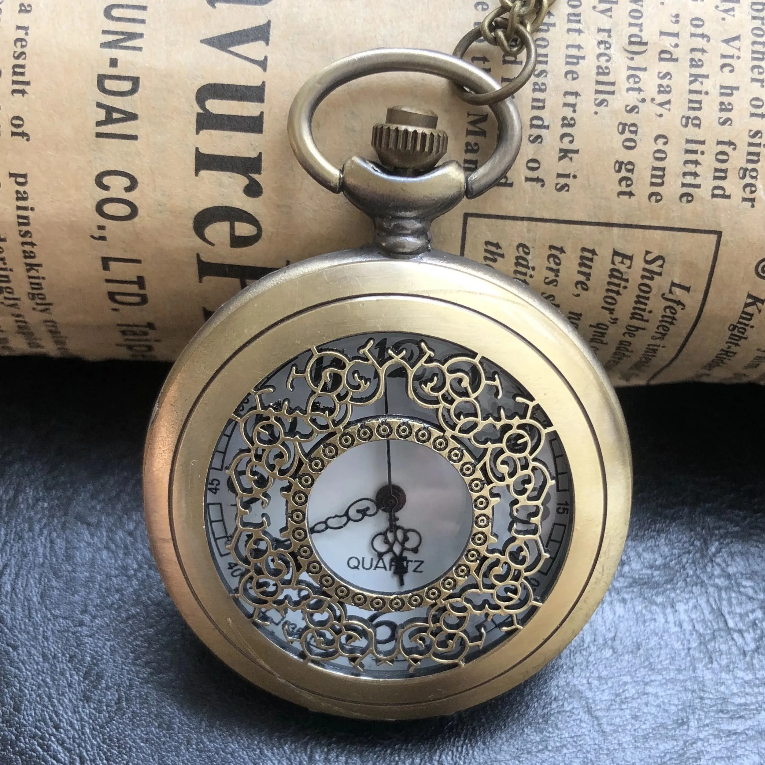 

Steampunk Exquisite Hollow Carved Design Casual Quartz Pocket Watch Necklace Pendant Gifts For Women Or Man with Fob Chain