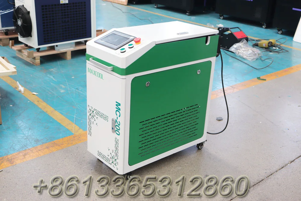 Фото Лазерная установка Maxcool 200W/300W для удаления ржавчины и очистки от граффити и следов дыма (импульсный волоконный лазер) №2