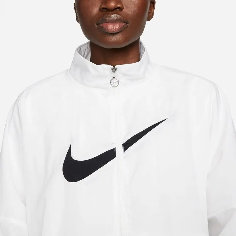 Nike Sportswear Essentials белая