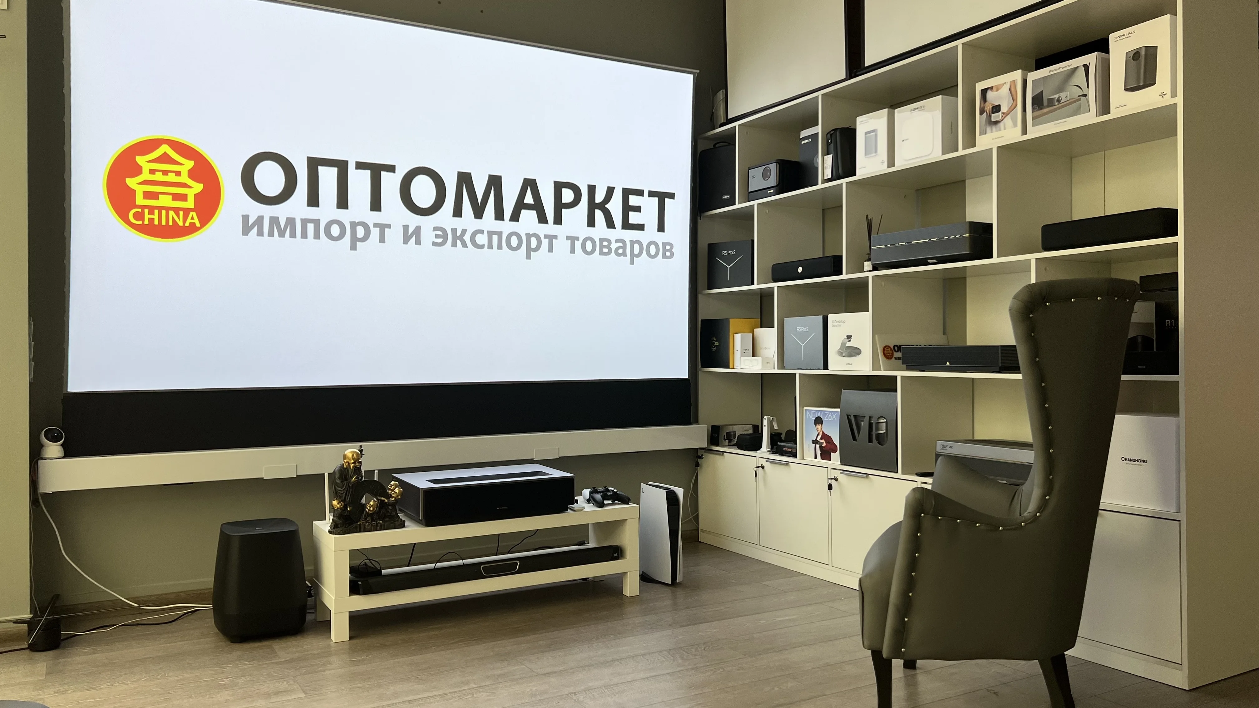 Напольный, выдвижной ALR экран для УКФ проекторов (Vividstorm S Pro 120 ...