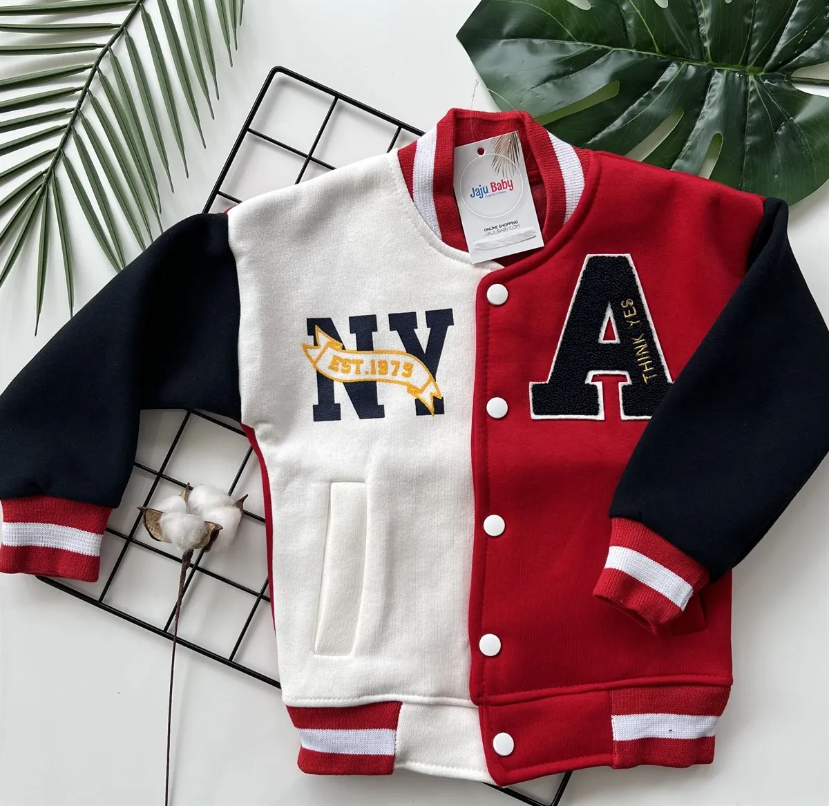 

Детская куртка на пуговицах, с карманами