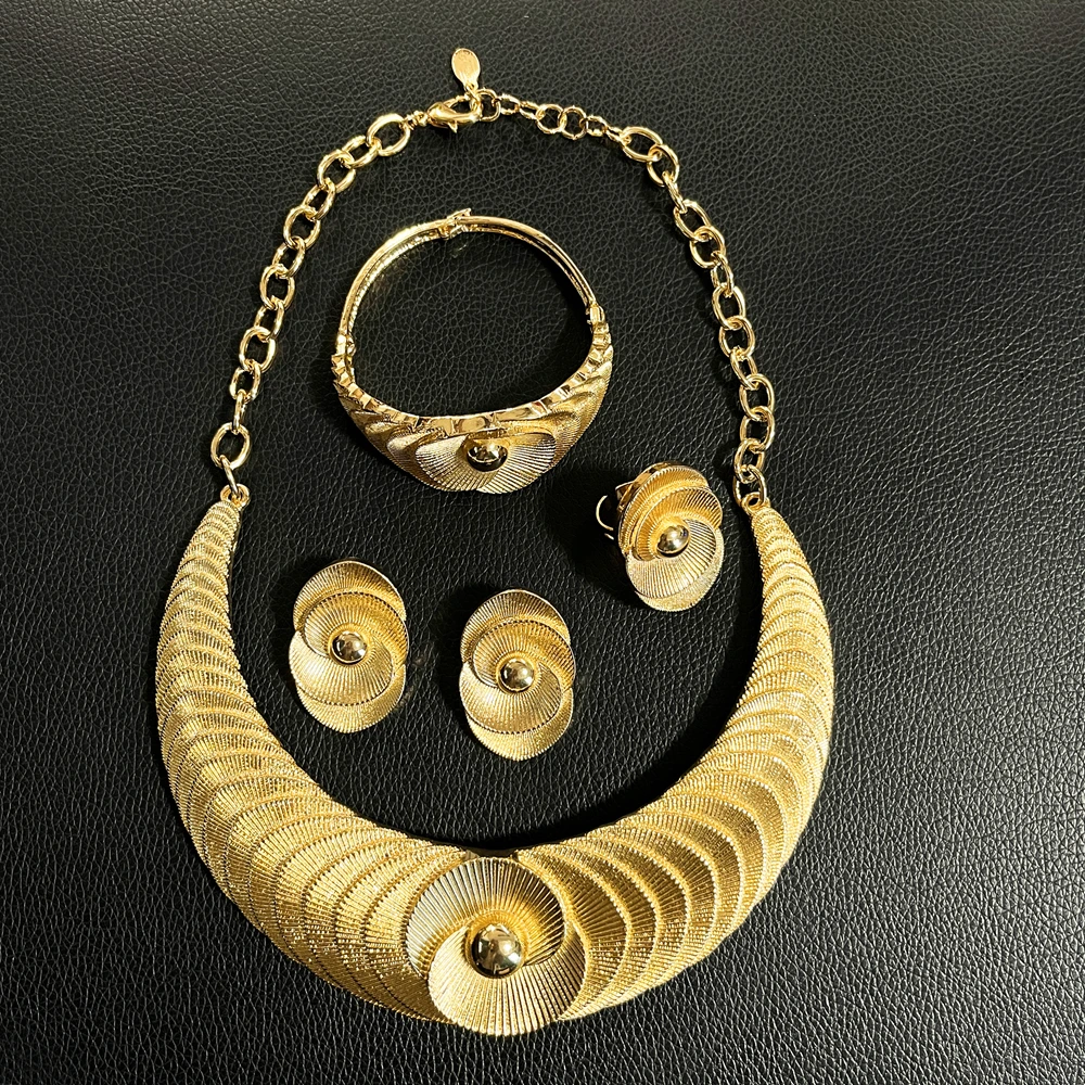 Jewelry For Women2023 New Gold-plated Necklace Set Layered Design Texture Pendant Bracelet Earrings Nigerian Wedding Party SYHOL