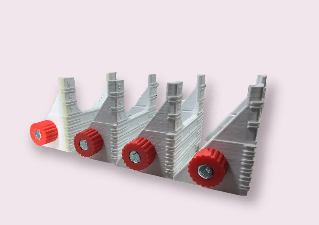 Держатель профиля для гипсокартонных конструкций Edit. Крепление для демонстрации пластиковых потолков из гипсокартона. Инструменты. Инструмент для монтажа гипсокартонных конструкций в помещении.