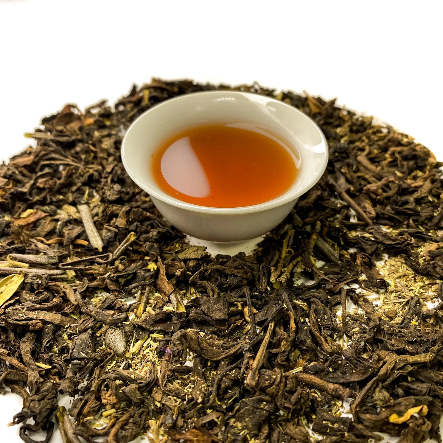 Чай пуэр бодрит. Чай с добавками. Тибетский чай. Добавки к чаю. Чай с чабрецом.