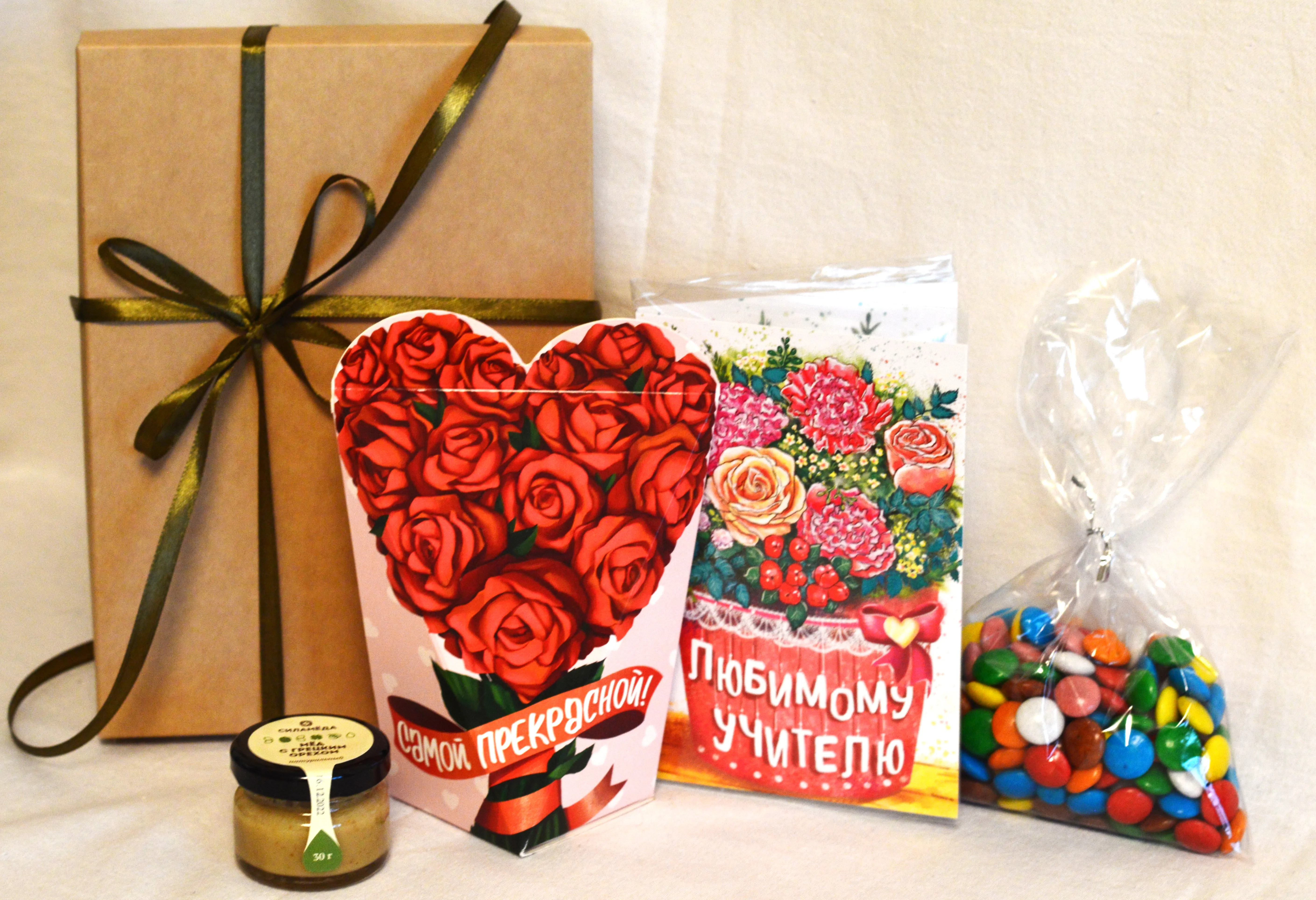 Комплименты учителю. Комплимент преподавателю. Комплимент преподавателю. Комплимент преподавателю. Флешка для классного руководителя.