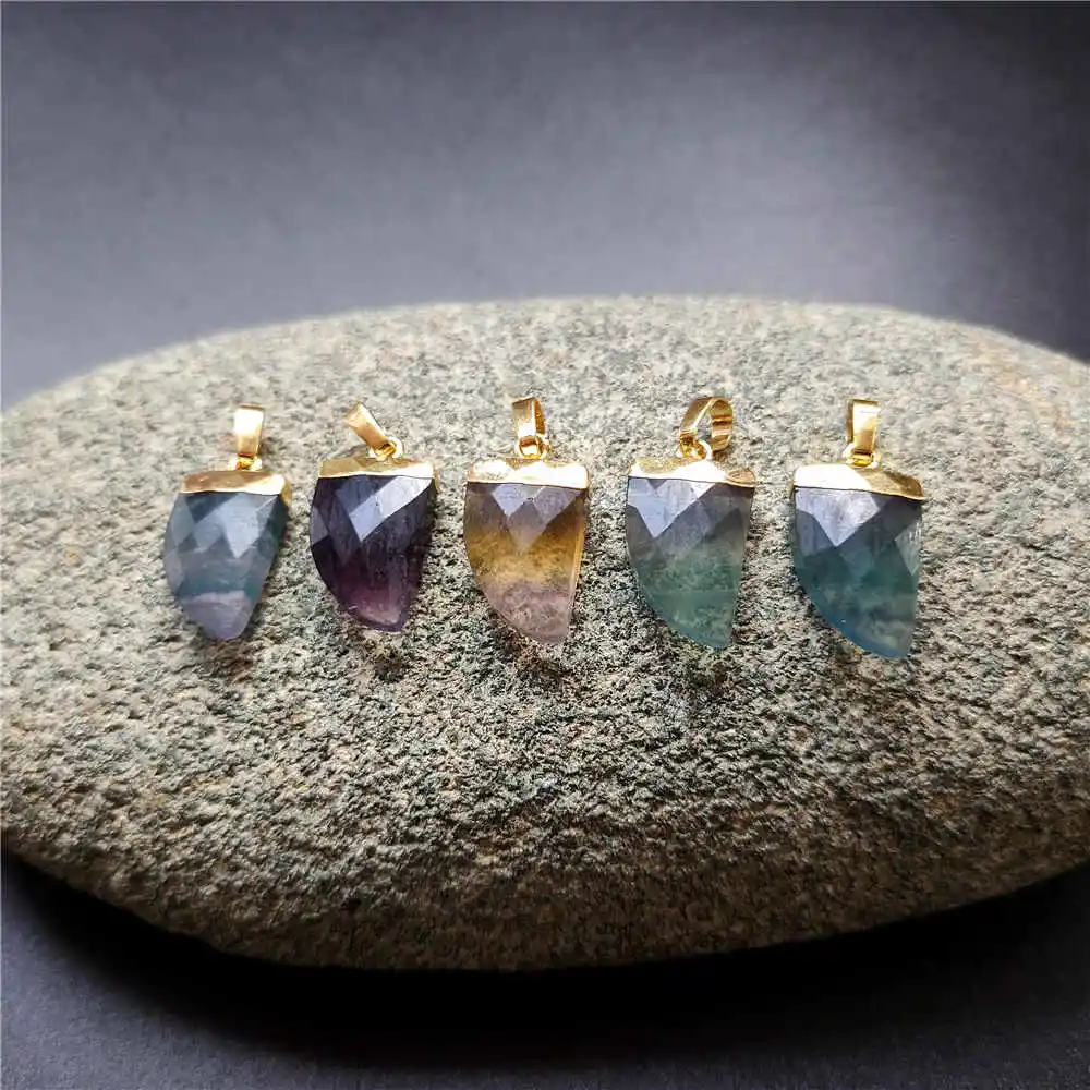 

FUWO Natural Rainbow Fluorite Horn Pendant,Gold Color Plated Mini Semi-Precious Stone Accessories For Jewelry Making PD411 10pcs