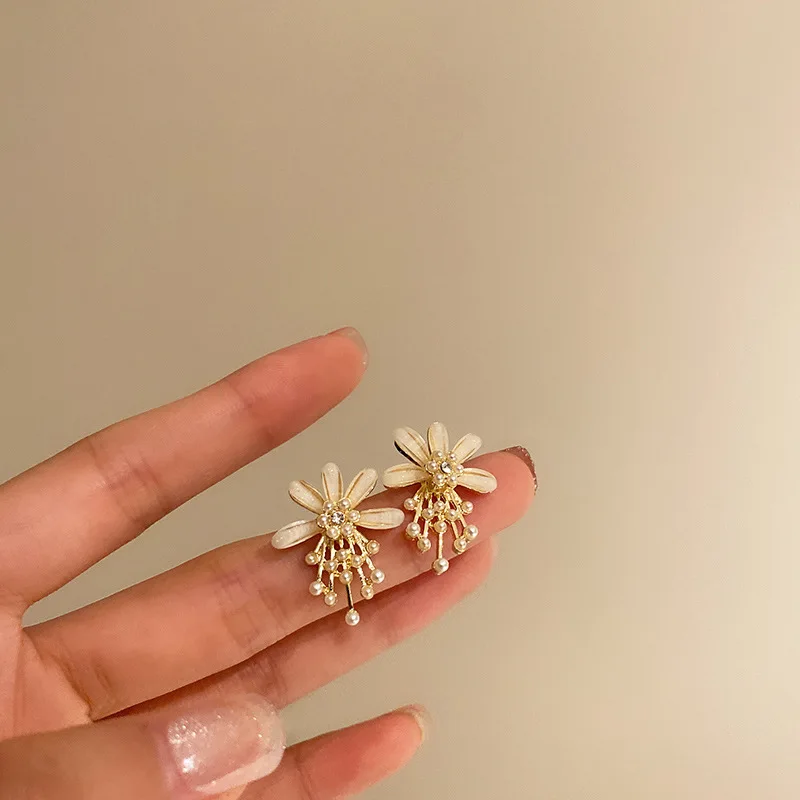 Новые корейские милые серьги-гвоздики с цветами и кристаллами для женщин