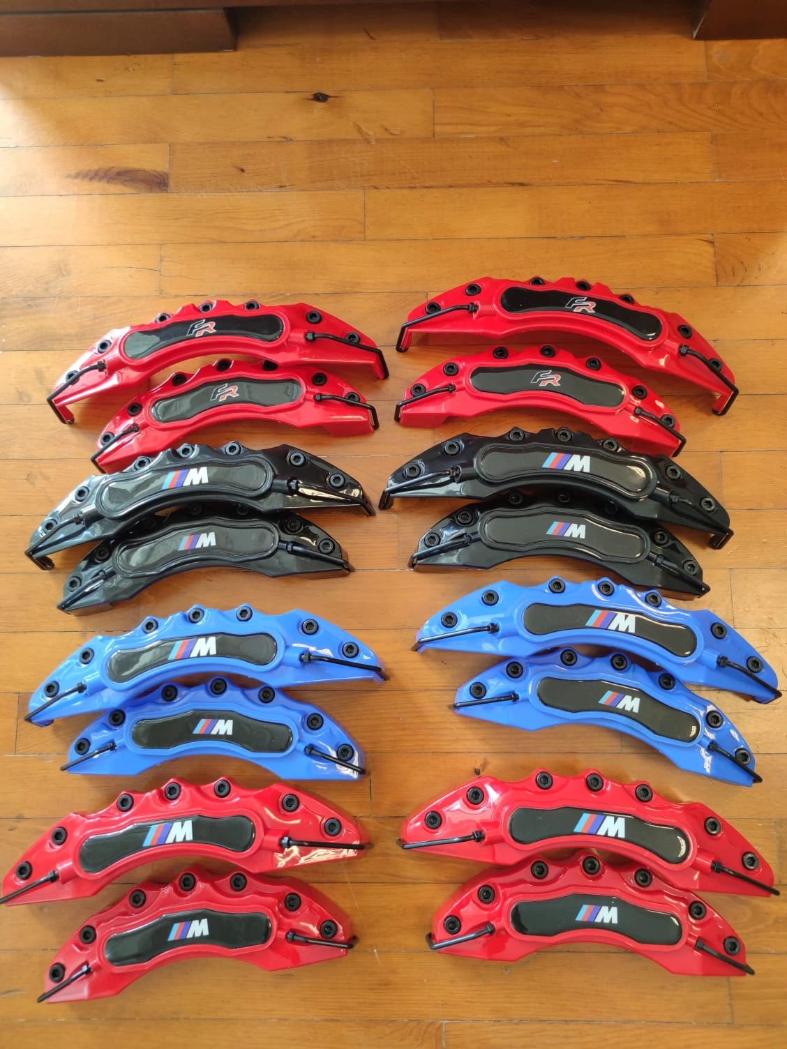 

Синий тормозной дисковый суппорт Чехлы передние и задние для bmw Все серии 16 17 18 19 дюймов набор аксессуаров 4 Легко собирается Быстрая доставк...