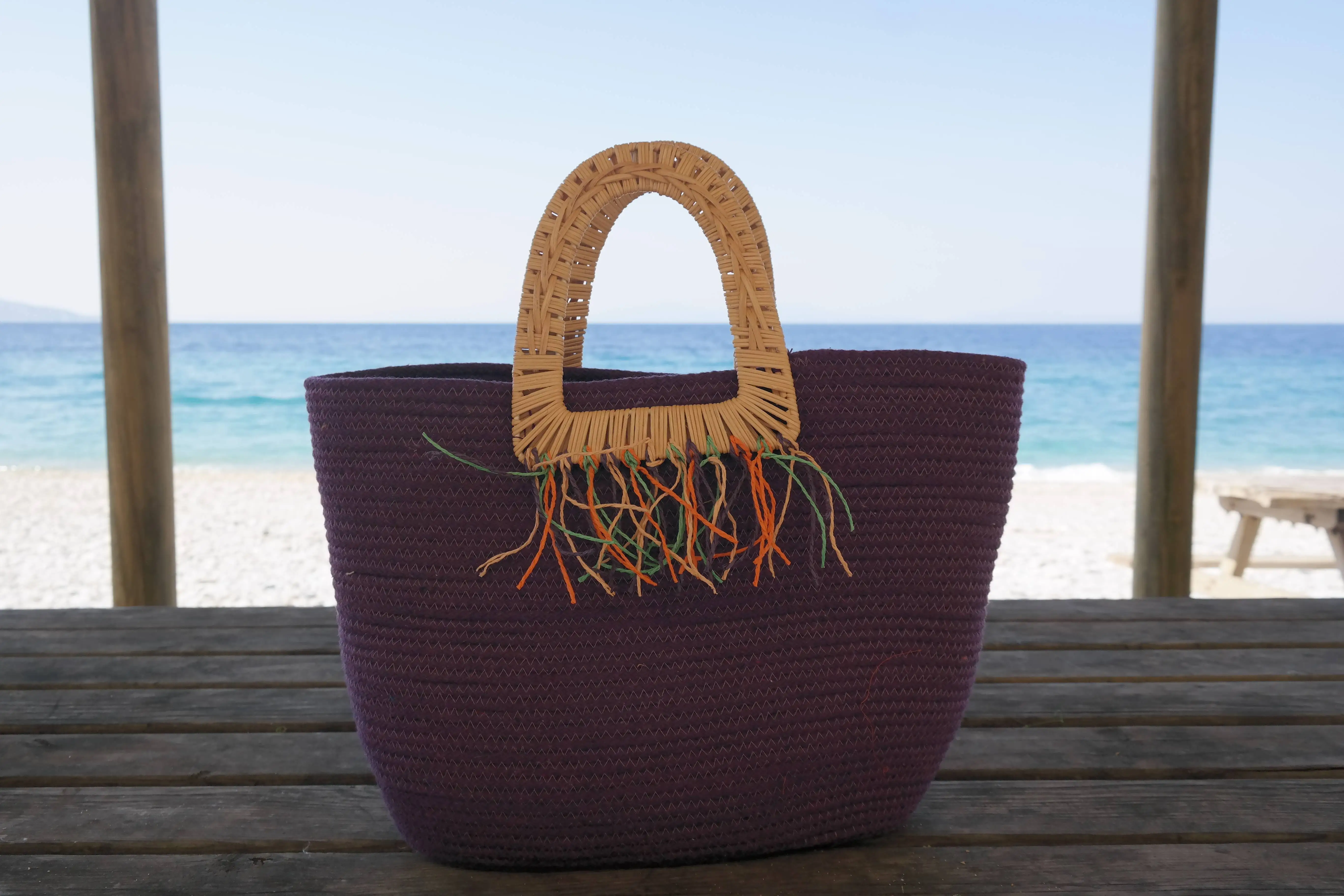 

Handmade women's handbags are designed for you.