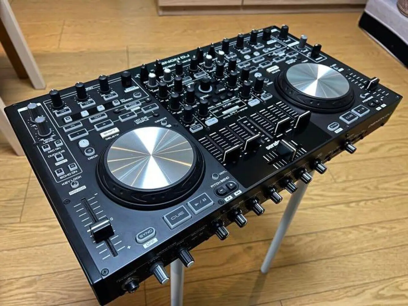 

Новый цифровой DJ-контроллер Denon mc6000mk2 4ch Serato
