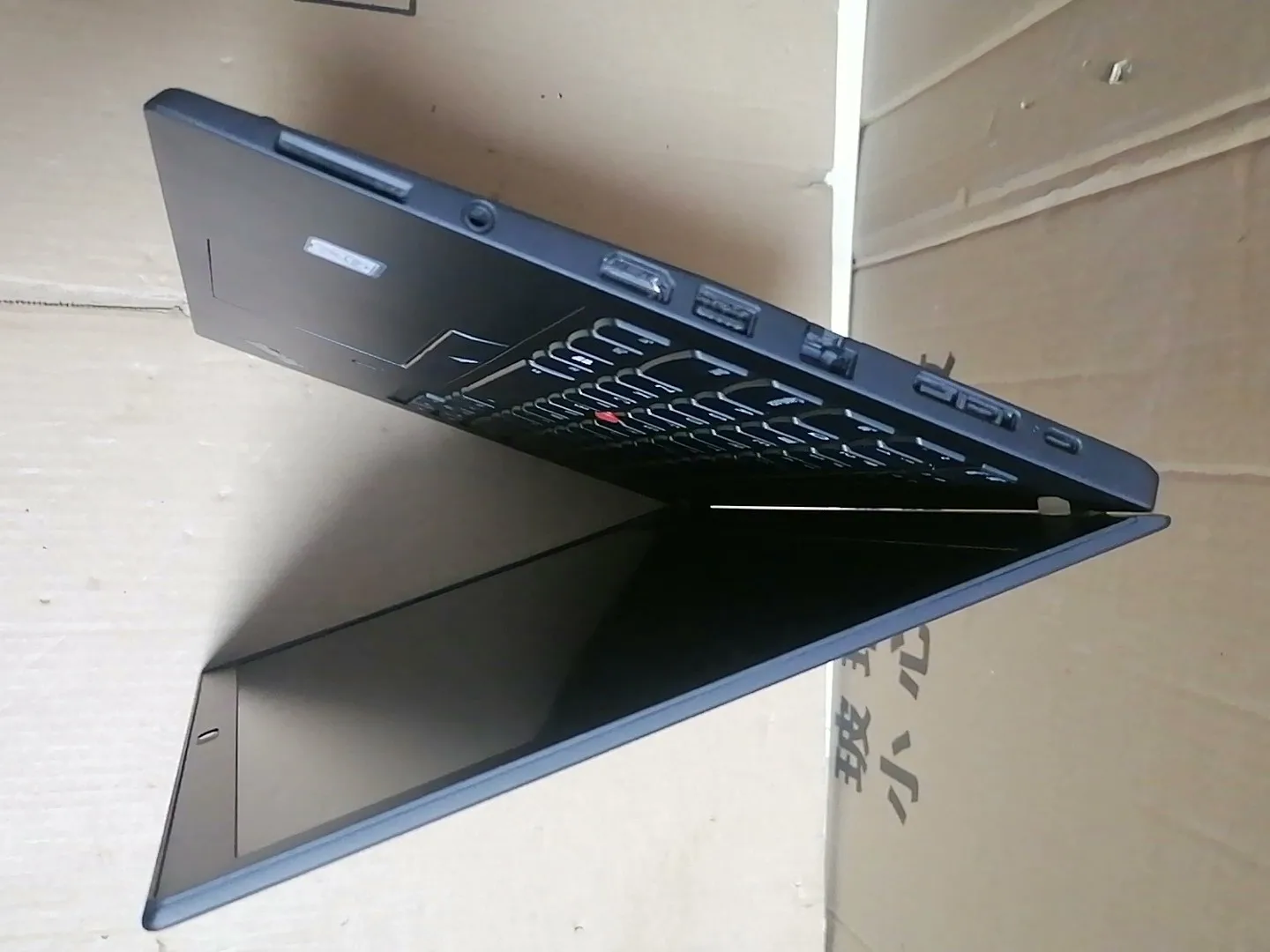Фото Подержанный бизнес-ноутбук ThinkPad X230s премиум-класса: процессор Intel Core i5 8-го поколения, 8 ГБ ОЗУ, SSD 256 ГБ, 12,5-дюймовый HD-дисплей с антибликовым покрытием разрешение 1366x768, состояние 99% — как новый №5